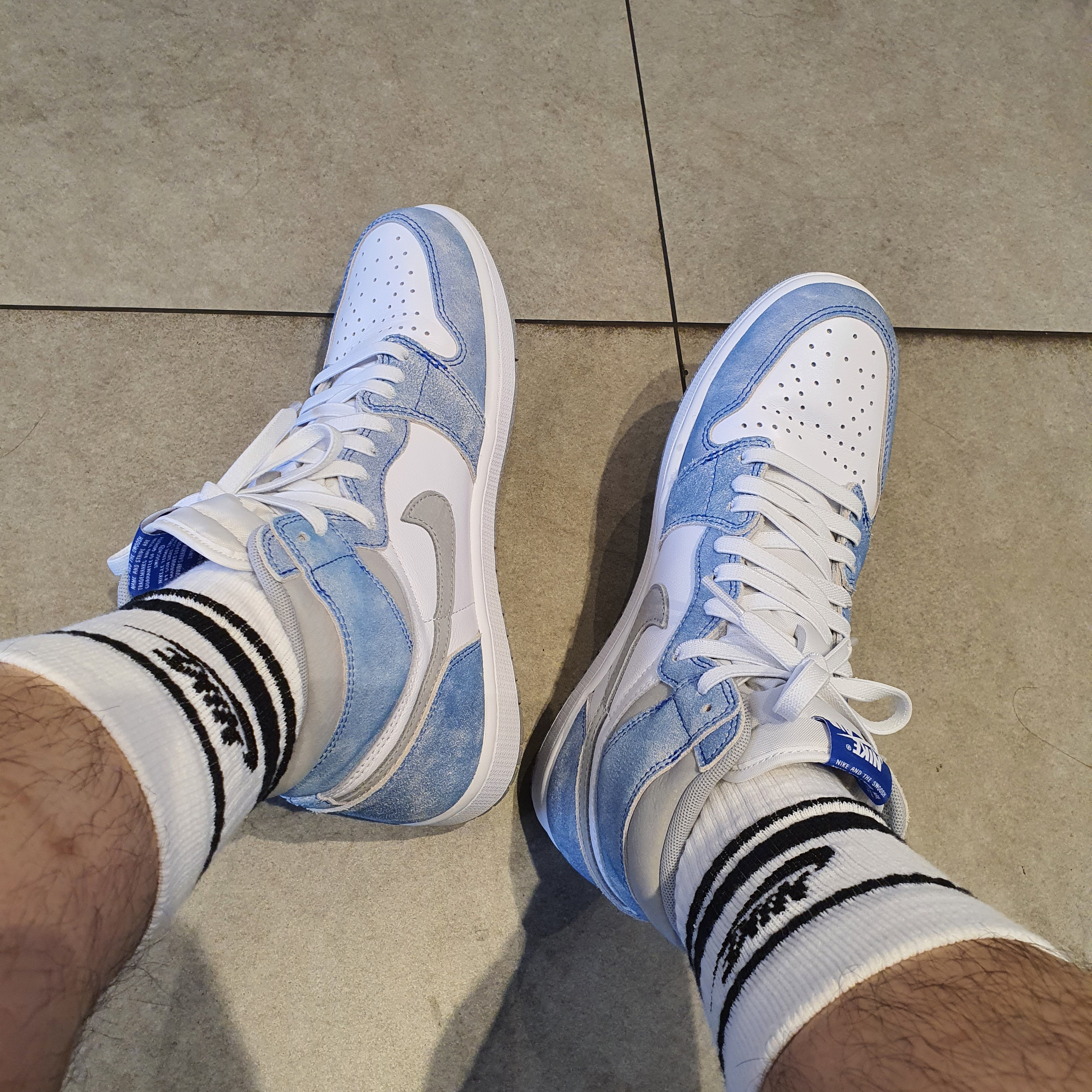 Jordan 1 Retro High OG Hyper Royal 착용 스타일