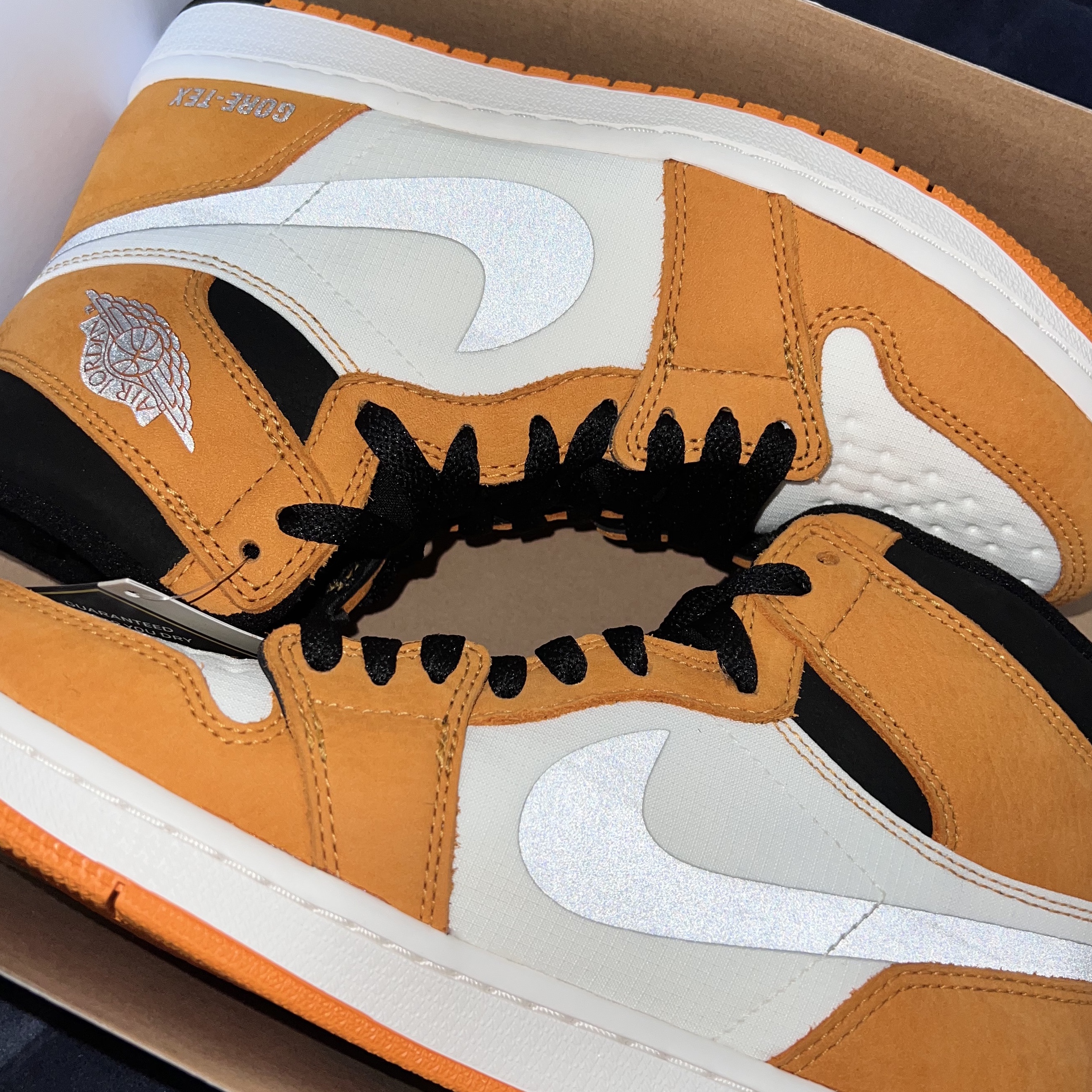 Jordan 1 Element Gore-Tex Light Curry 착용 스타일