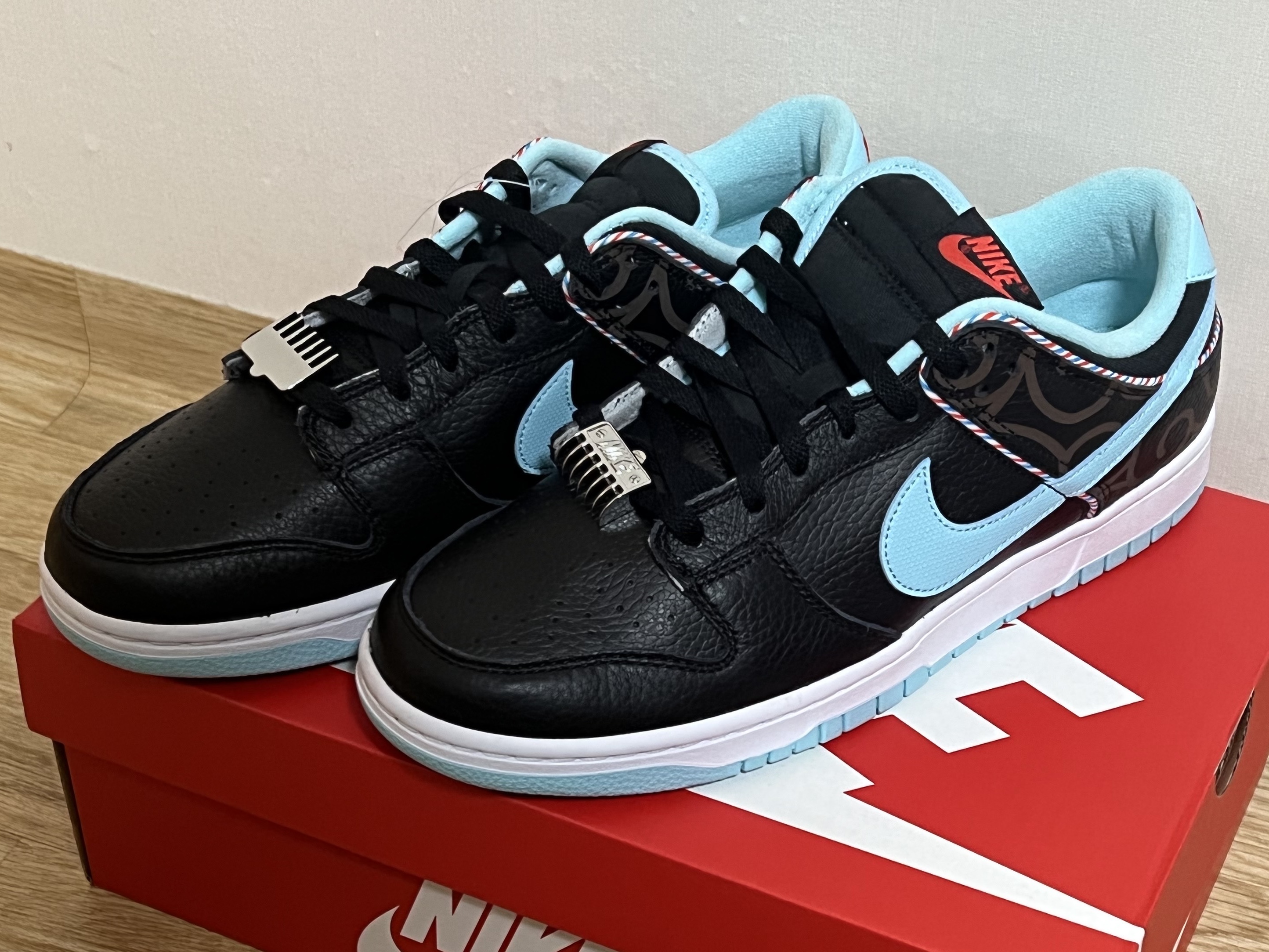 Nike Dunk Low Retro SE Barber Shop Black 착용 스타일 - 1