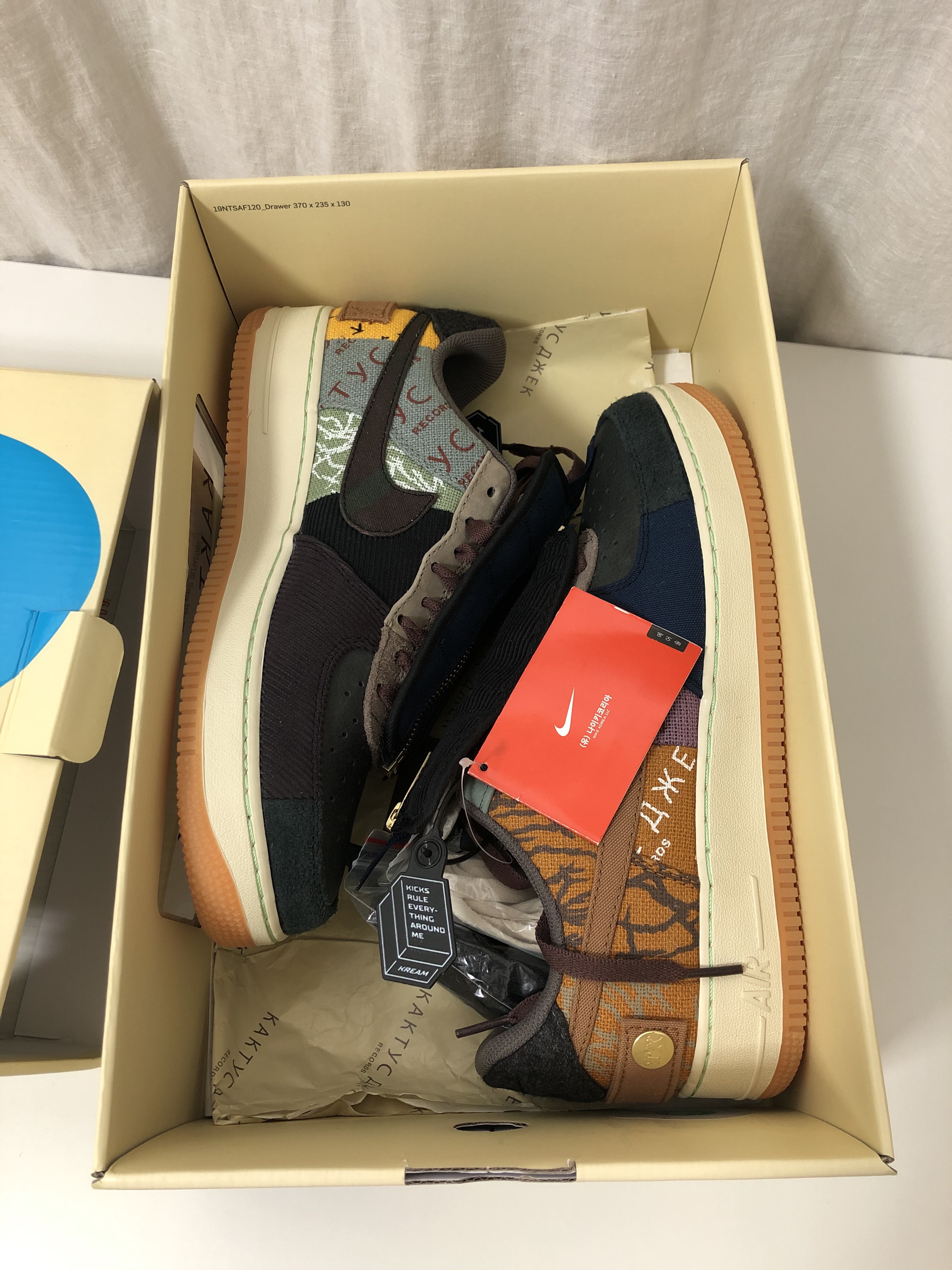 Nike x Travis Scott Air Force 1 Low Cactus Jack 착용 스타일