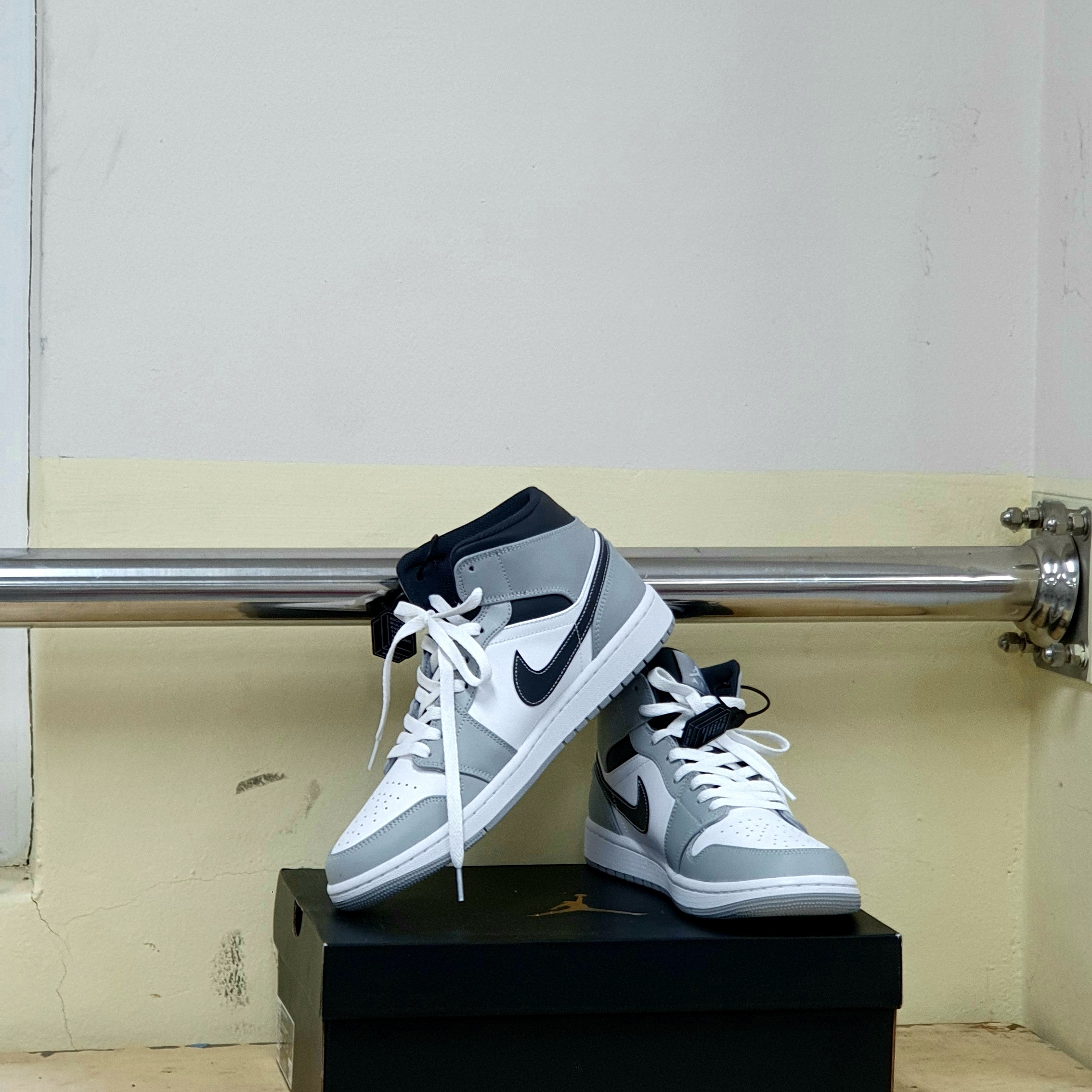Jordan 1 Mid Light Smoke Grey Anthracite 착용 스타일