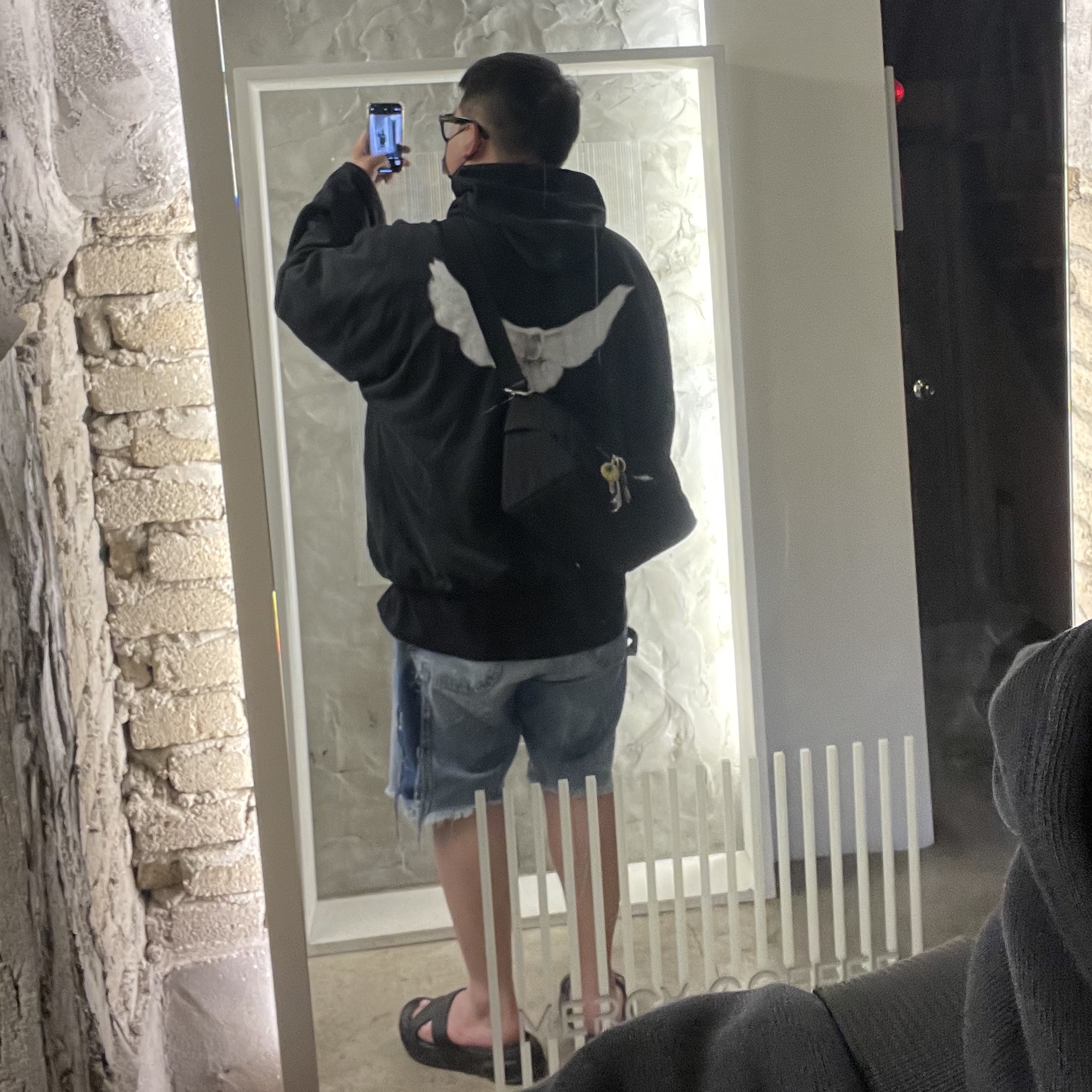 Yeezy Gap Engineered By Balenciaga Dove Hoodie Washed Black 착용 스타일 - 2
