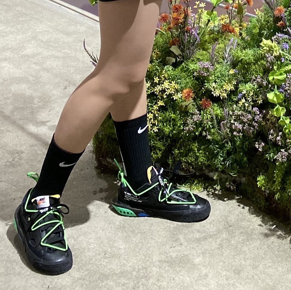 Nike x Off-White Blazer Low '77 Black and Electro Green 착용 스타일 - 2
