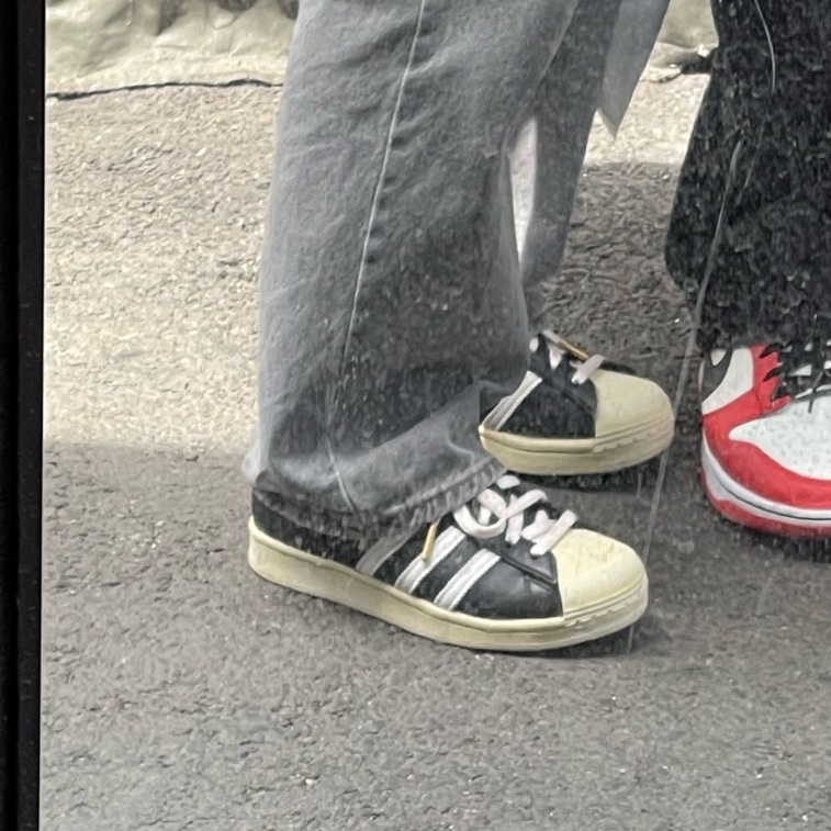 Adidas Superstar Premium Black White 착용 스타일 - 3