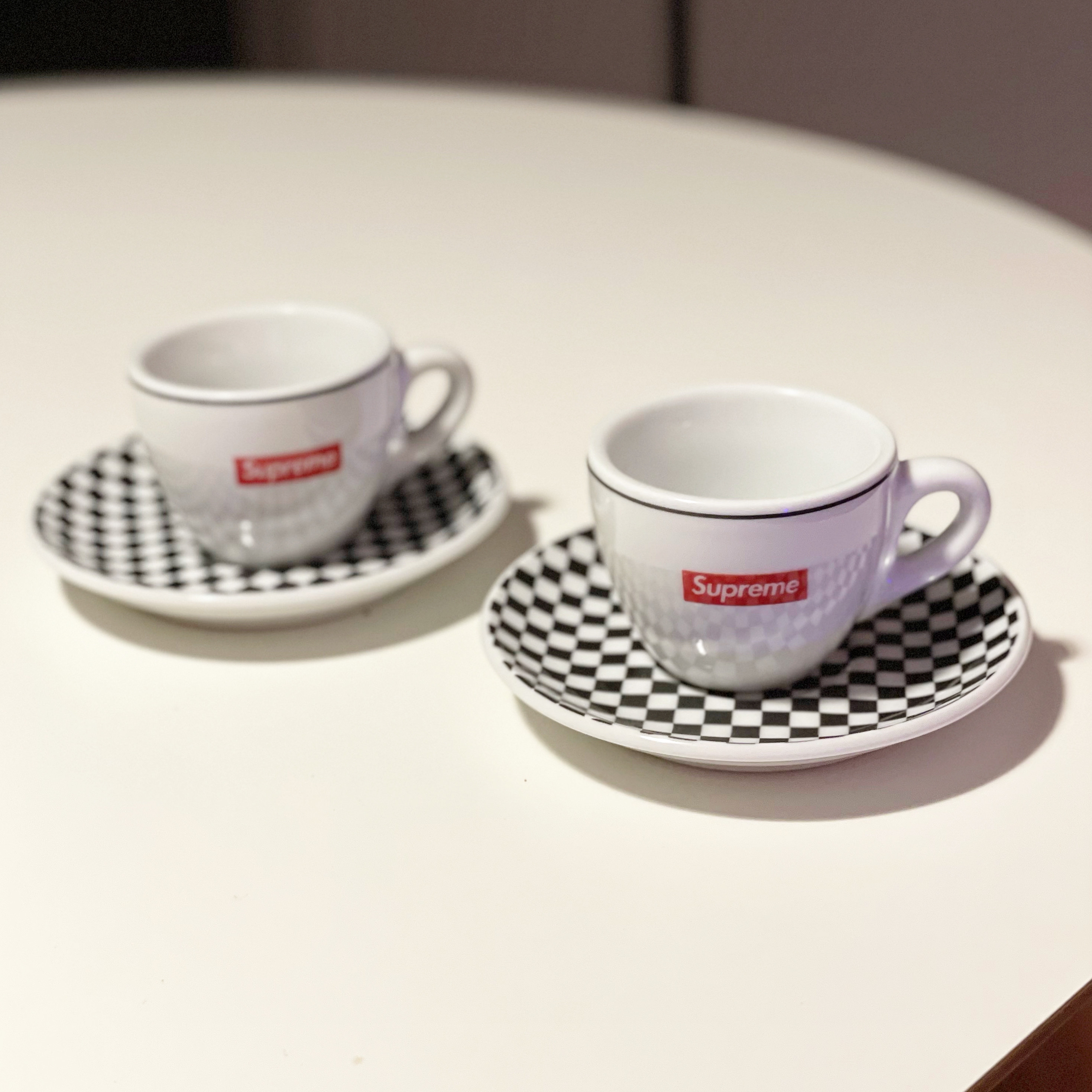 Supreme x IPA Porcellane Aosta Espresso Set Black (Set of 2) 착용 스타일