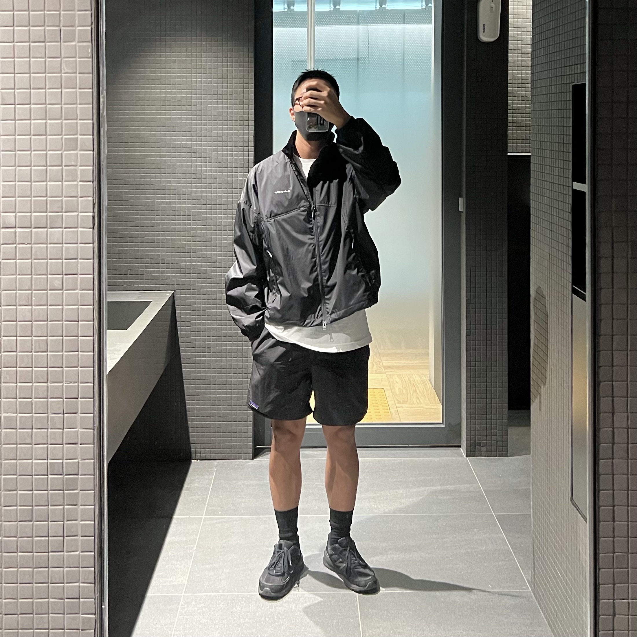 New Balance 990v5 Made in USA Triple Black - D Standard, Patagonia Baggies Shorts 5 Inch Black 착용 스타일