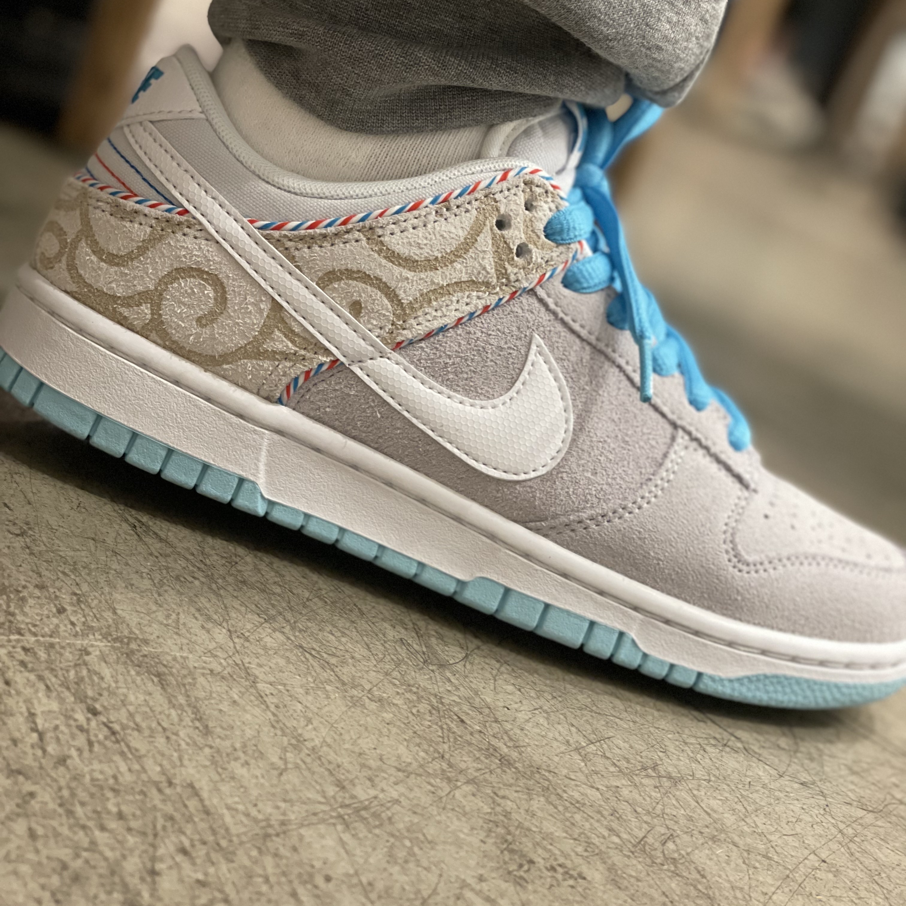 Nike Dunk Low Retro SE Barber Shop Grey 착용 스타일 - 3