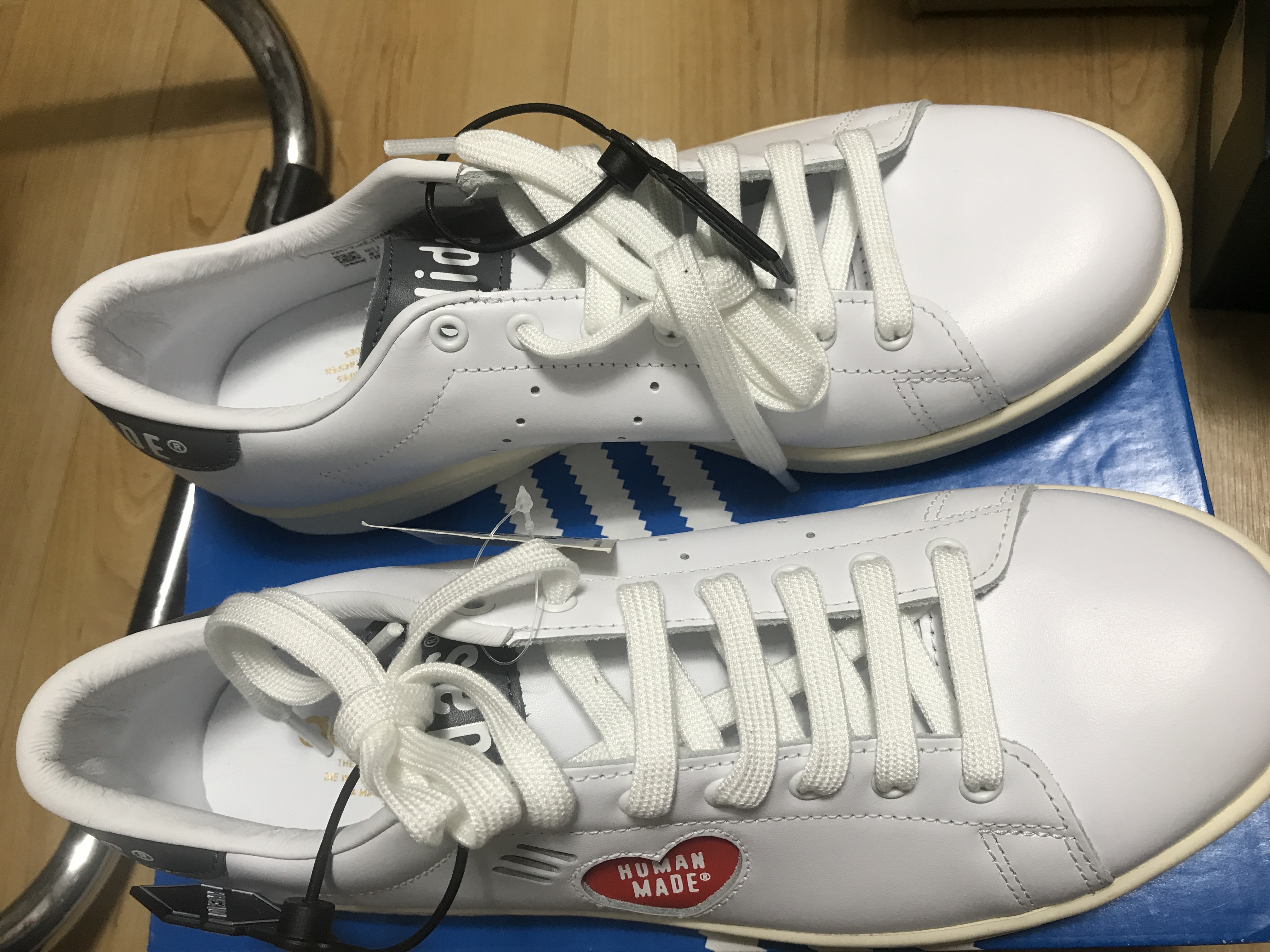 Adidas x Human Made Stan Smith White Grey 착용 스타일 - 4