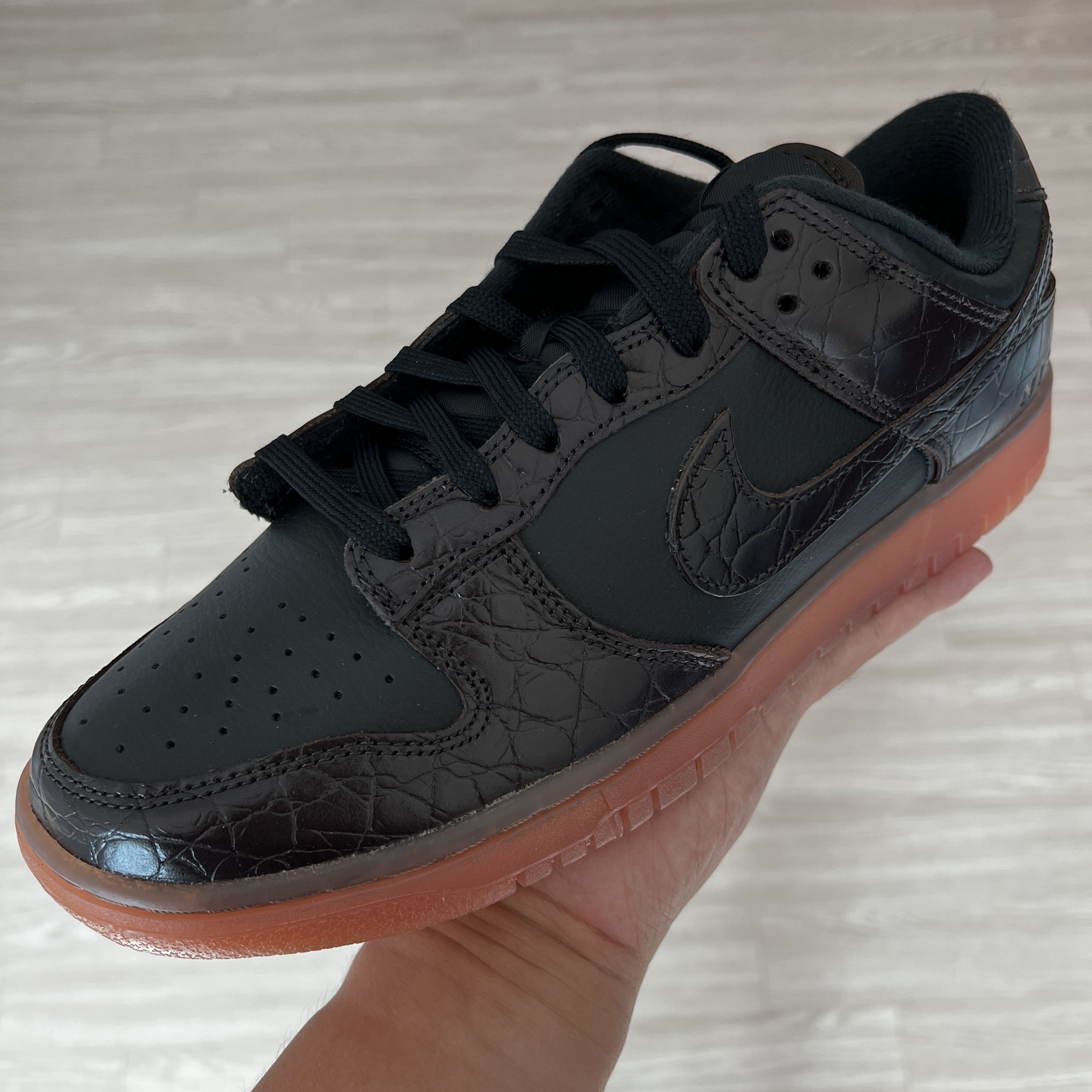 Nike Dunk Low SE Velvet Brown and Black 착용 스타일