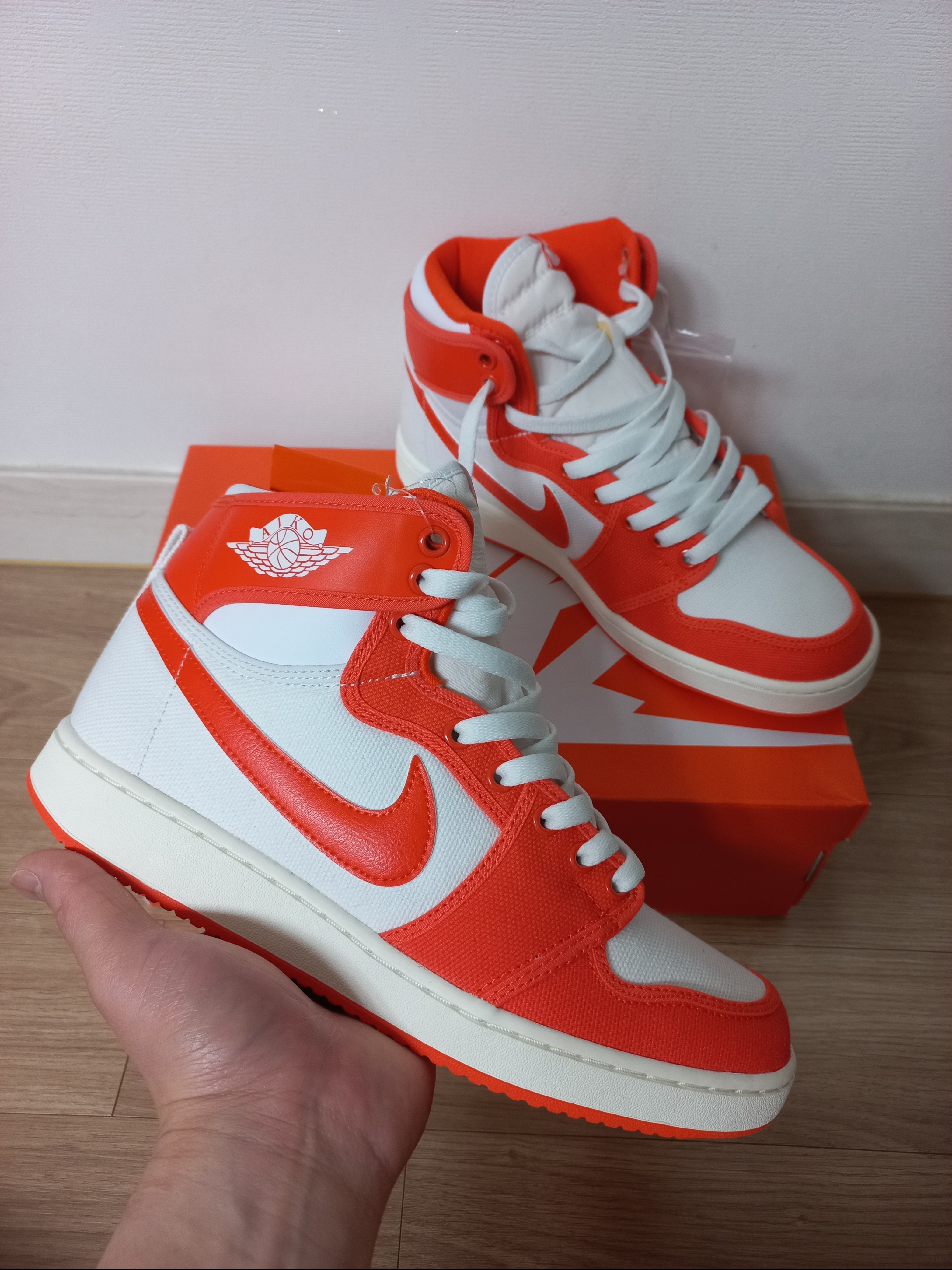 Jordan 1 KO Rush Orange 착용 스타일 - 1