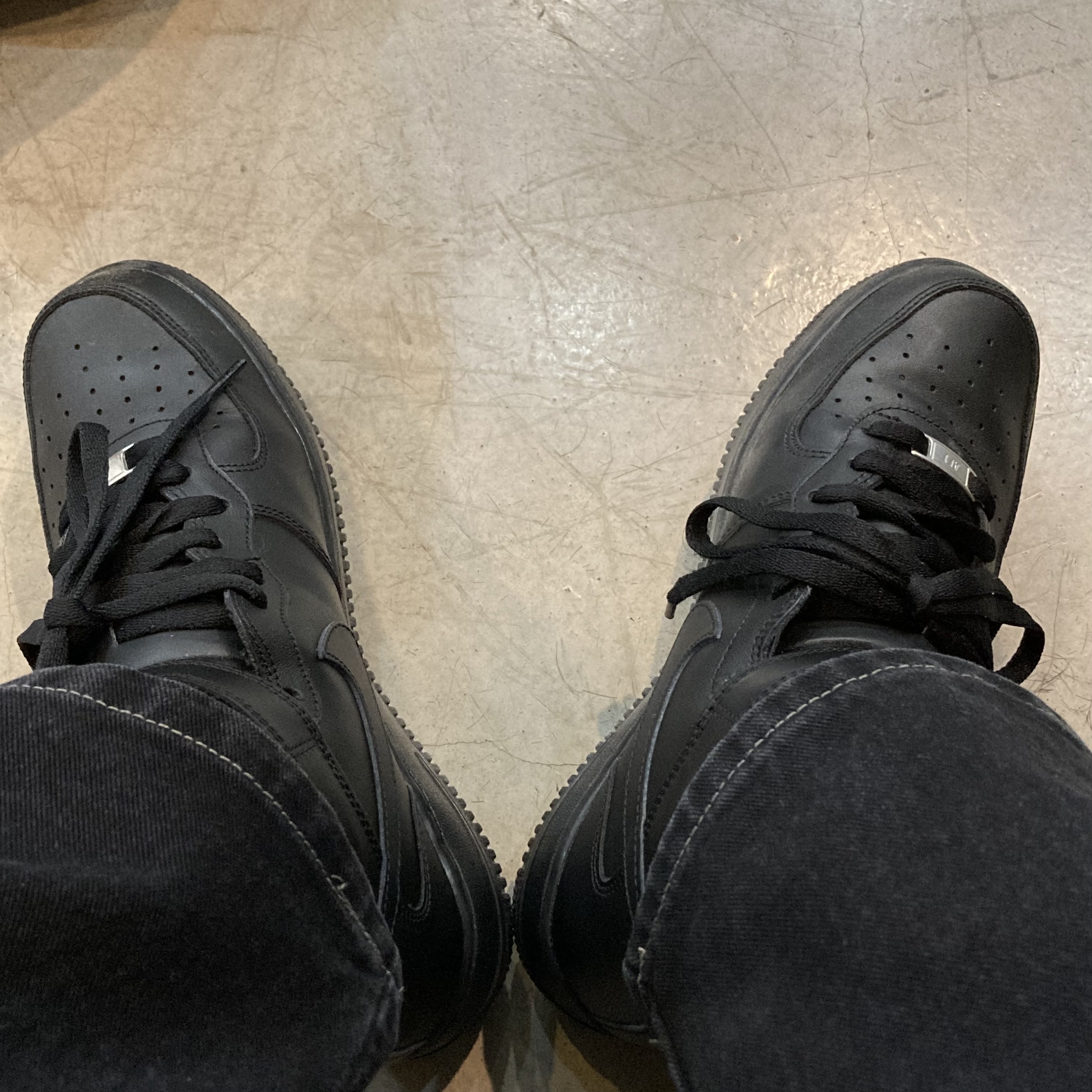 Nike Air Force 1 Mid '07 Black, Nike Air Force 1 '07 Low Triple Black 착용 스타일 - 2