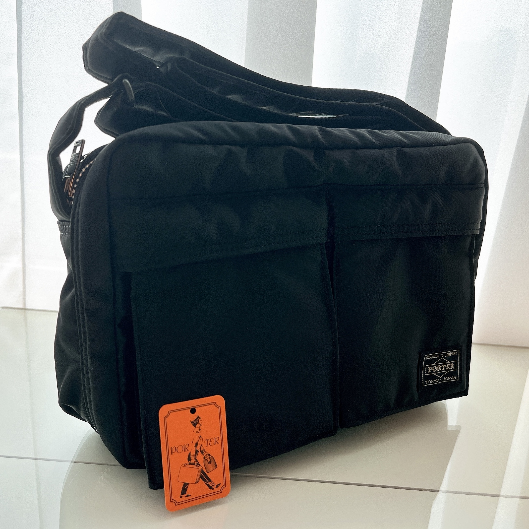 Porter Tanker Shoulder Bag S Black 착용 스타일 - 2