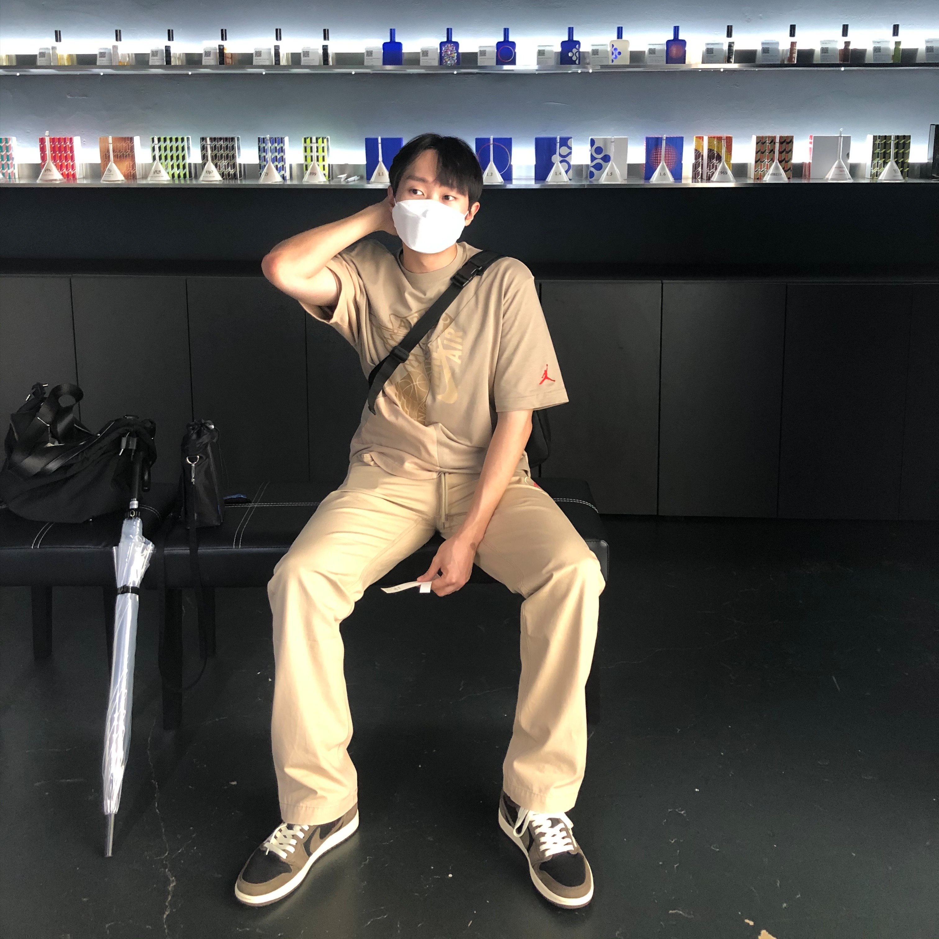 Jordan 1 x Travis Scott Retro Low OG SP Mocha, Jordan x Travis Scott S/S Top - Asia 착용 스타일