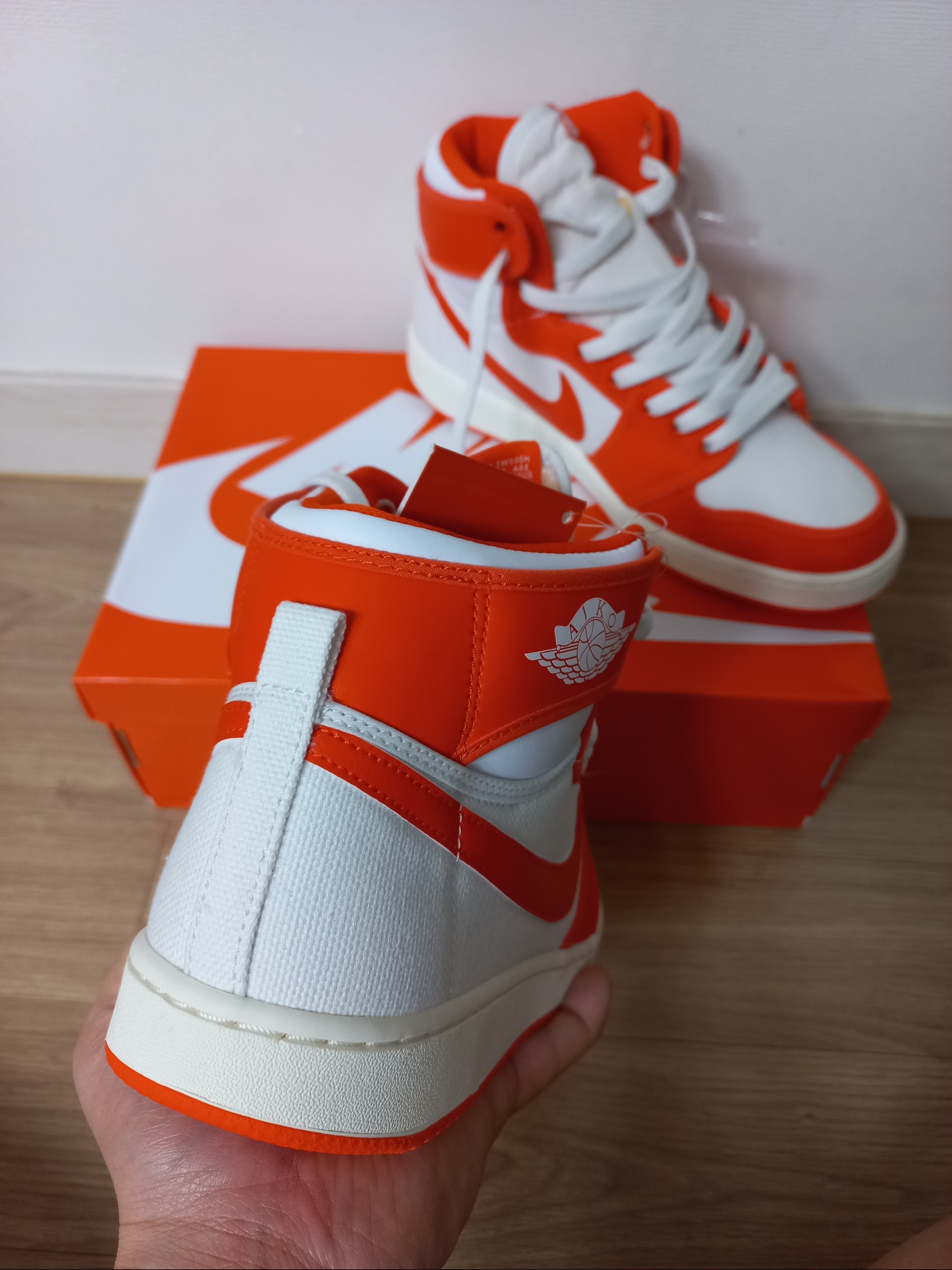 Jordan 1 KO Rush Orange 착용 스타일 - 2