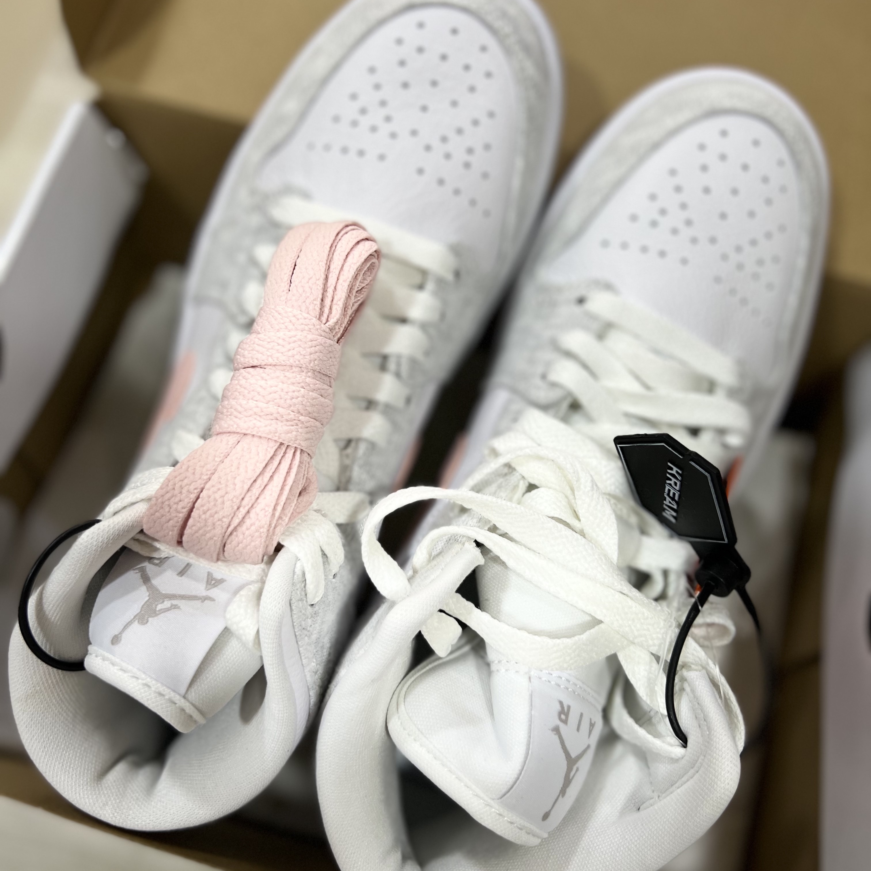 (W) Jordan 1 Mid SE Light Iron Ore 착용 스타일 - 2