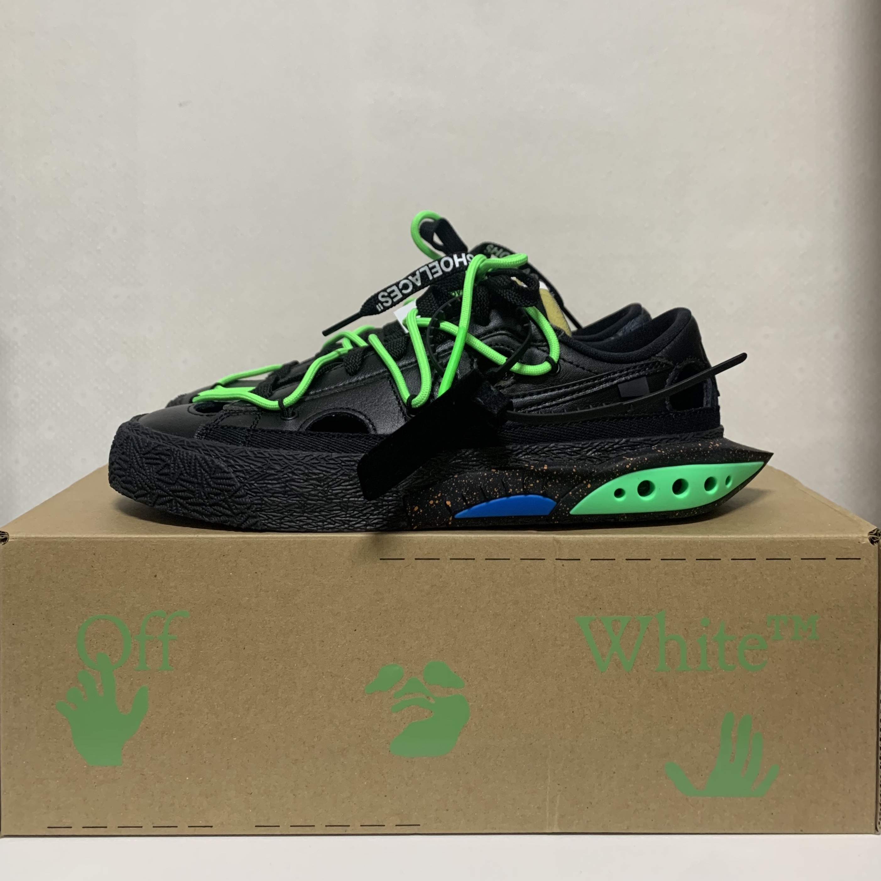 Nike x Off-White Blazer Low '77 Black and Electro Green 착용 스타일 - 3
