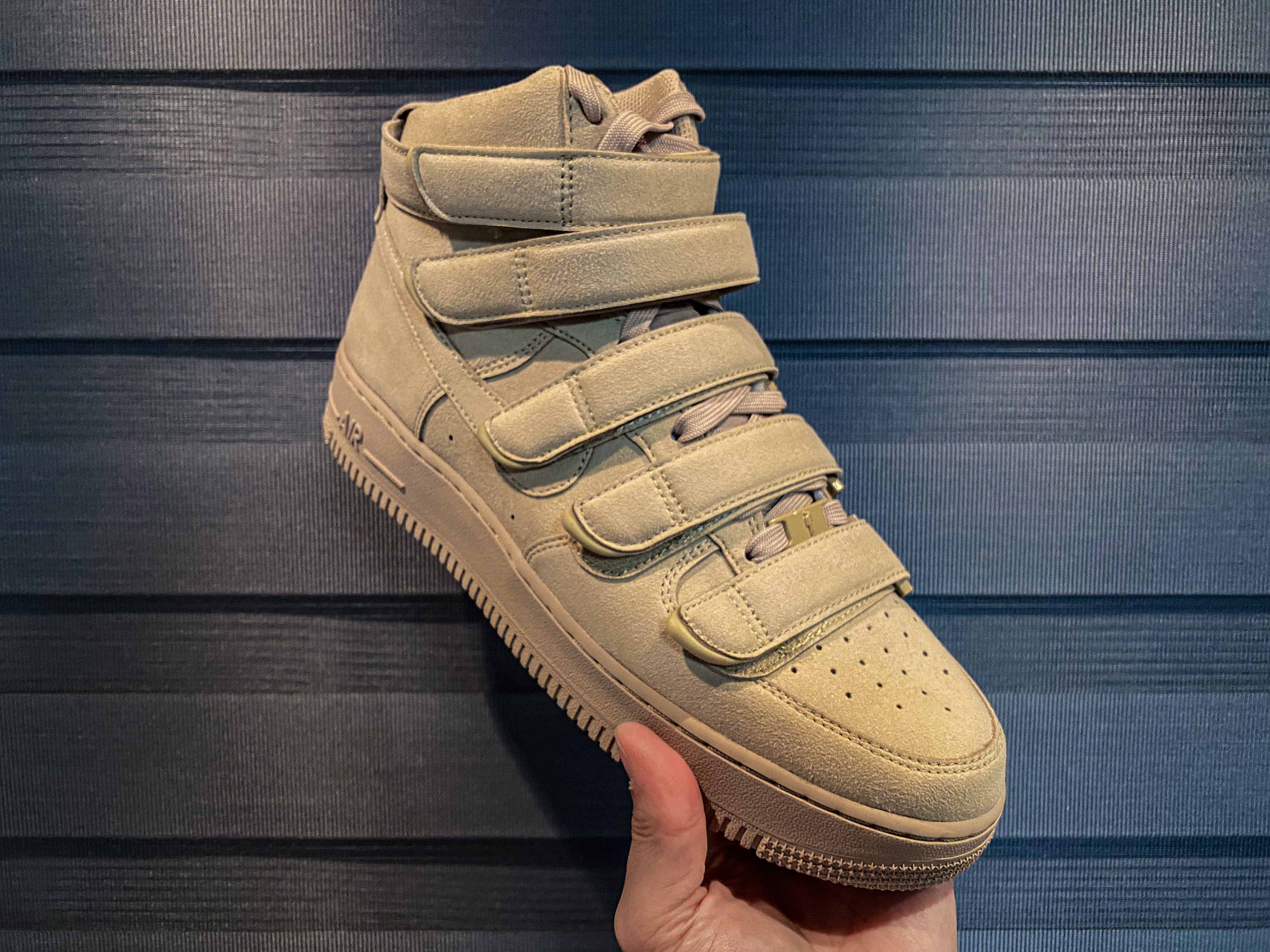 Nike x Billie Eilish Air Force 1 High '07 SP Mushroom 착용 스타일