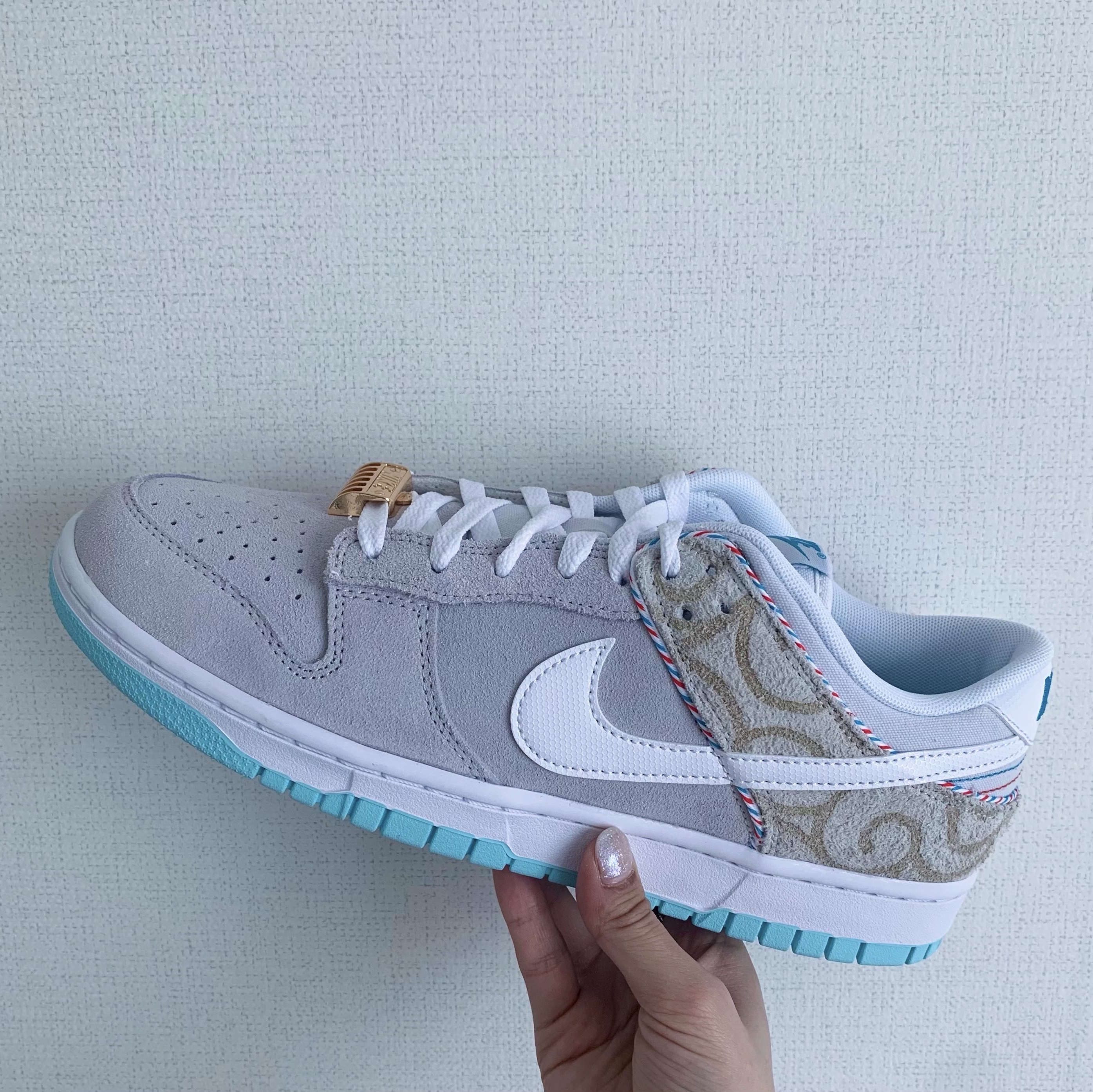 Nike Dunk Low Retro SE Barber Shop Grey 착용 스타일