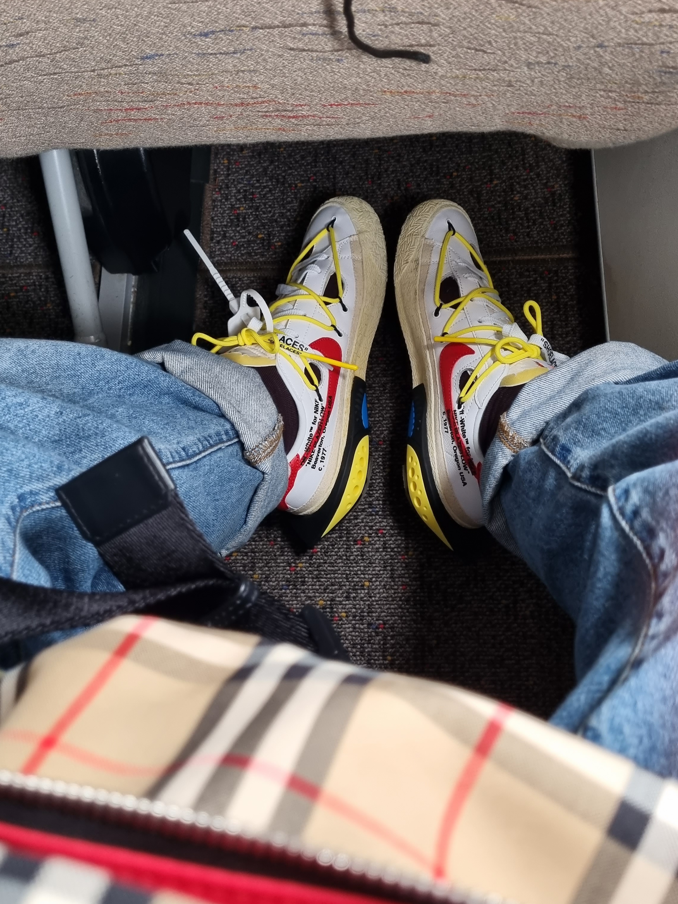 Nike x Off-White Blazer Low '77 White and University Red 착용 스타일