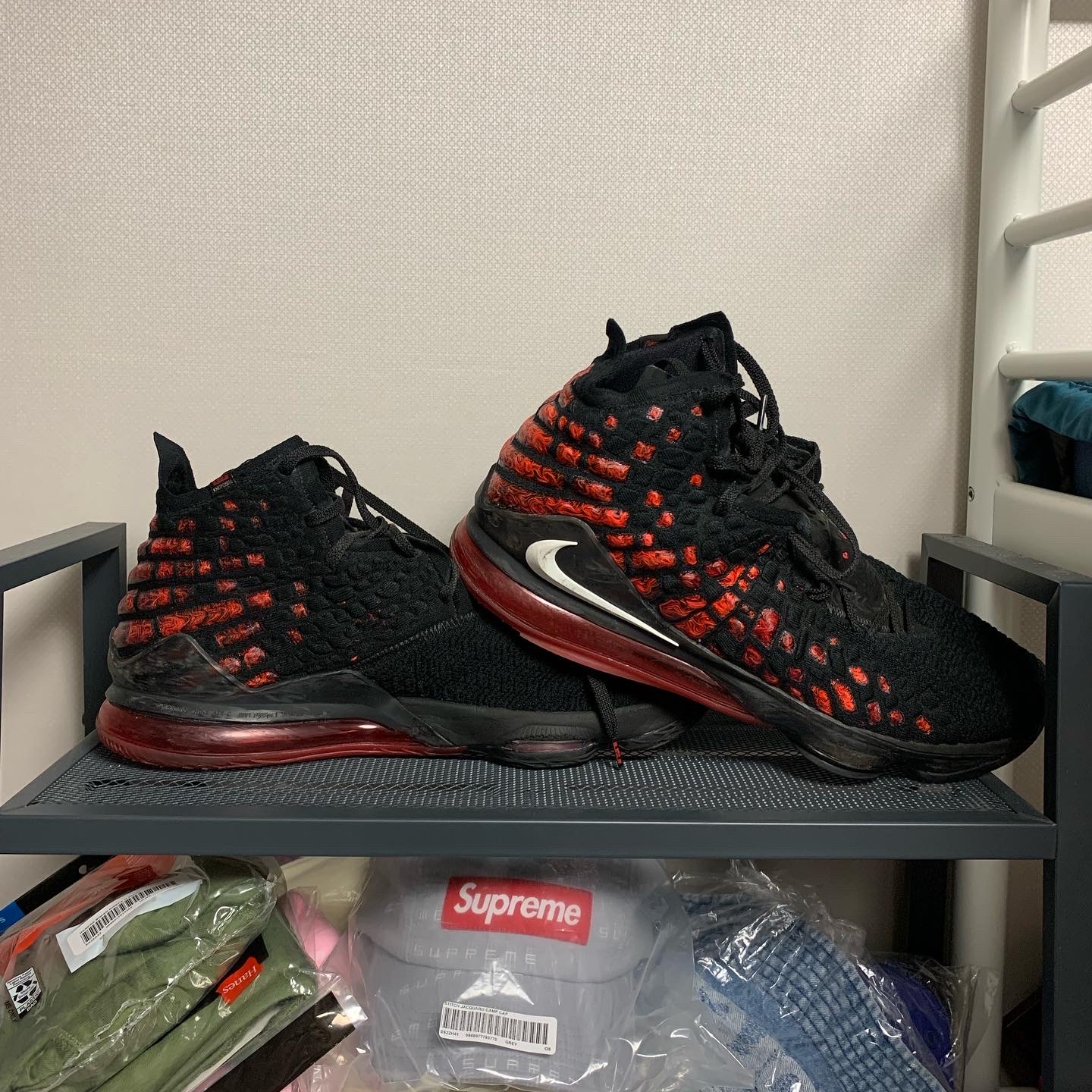 Nike LeBron 17 Infrared 착용 스타일 - 1