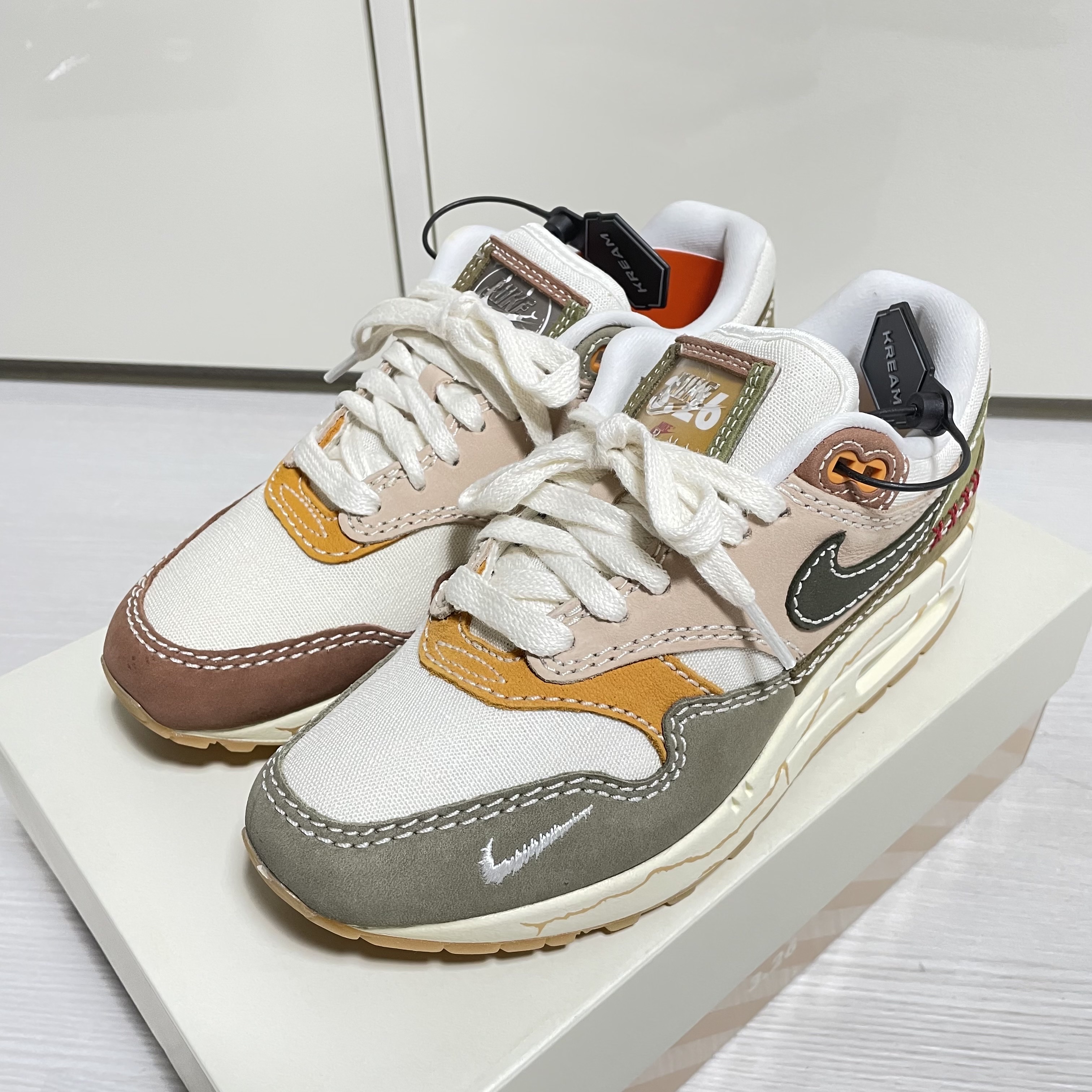 (W) Nike Air Max 1 Premium Wabisabi 착용 스타일