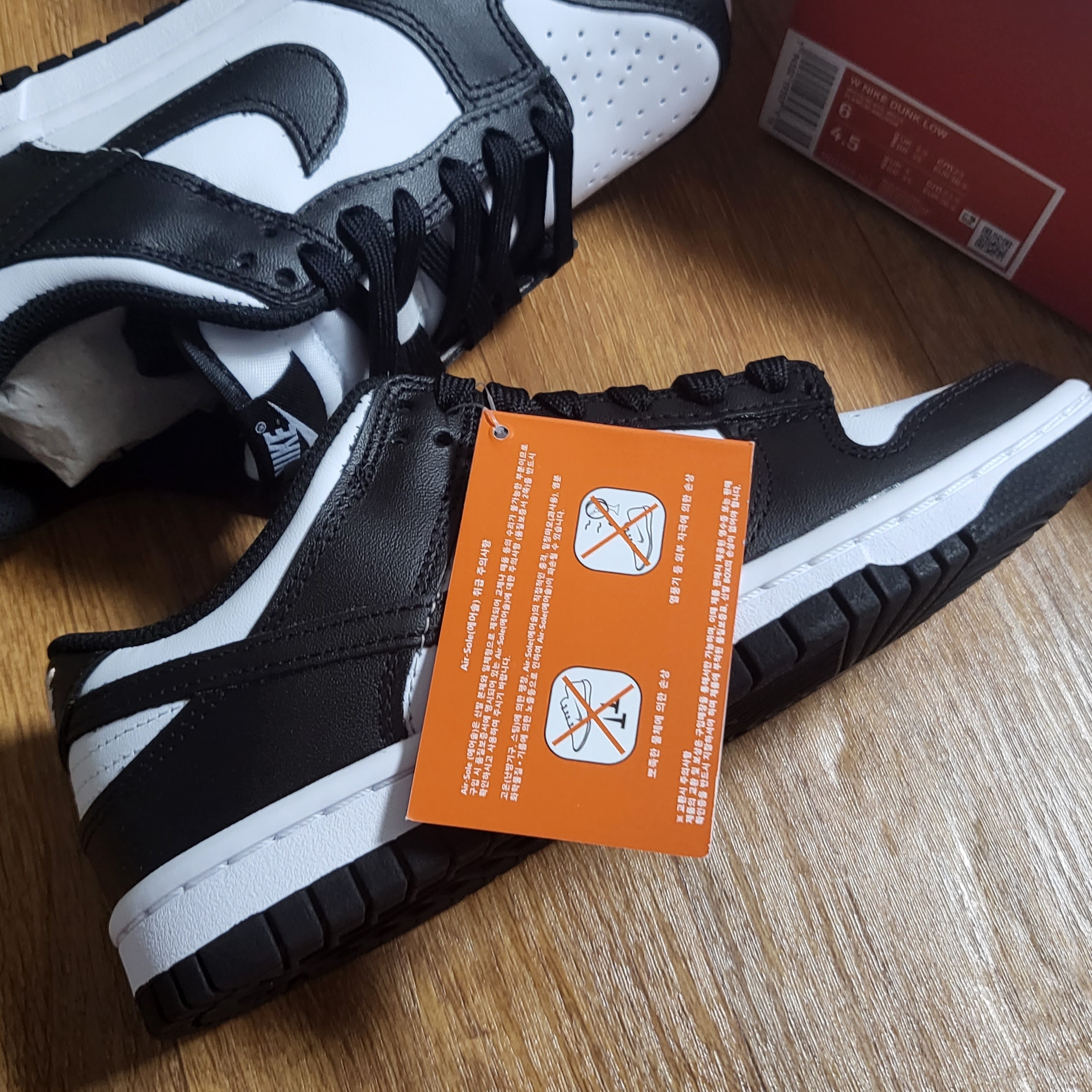 (W) Nike Dunk Low Black 착용 스타일 - 3
