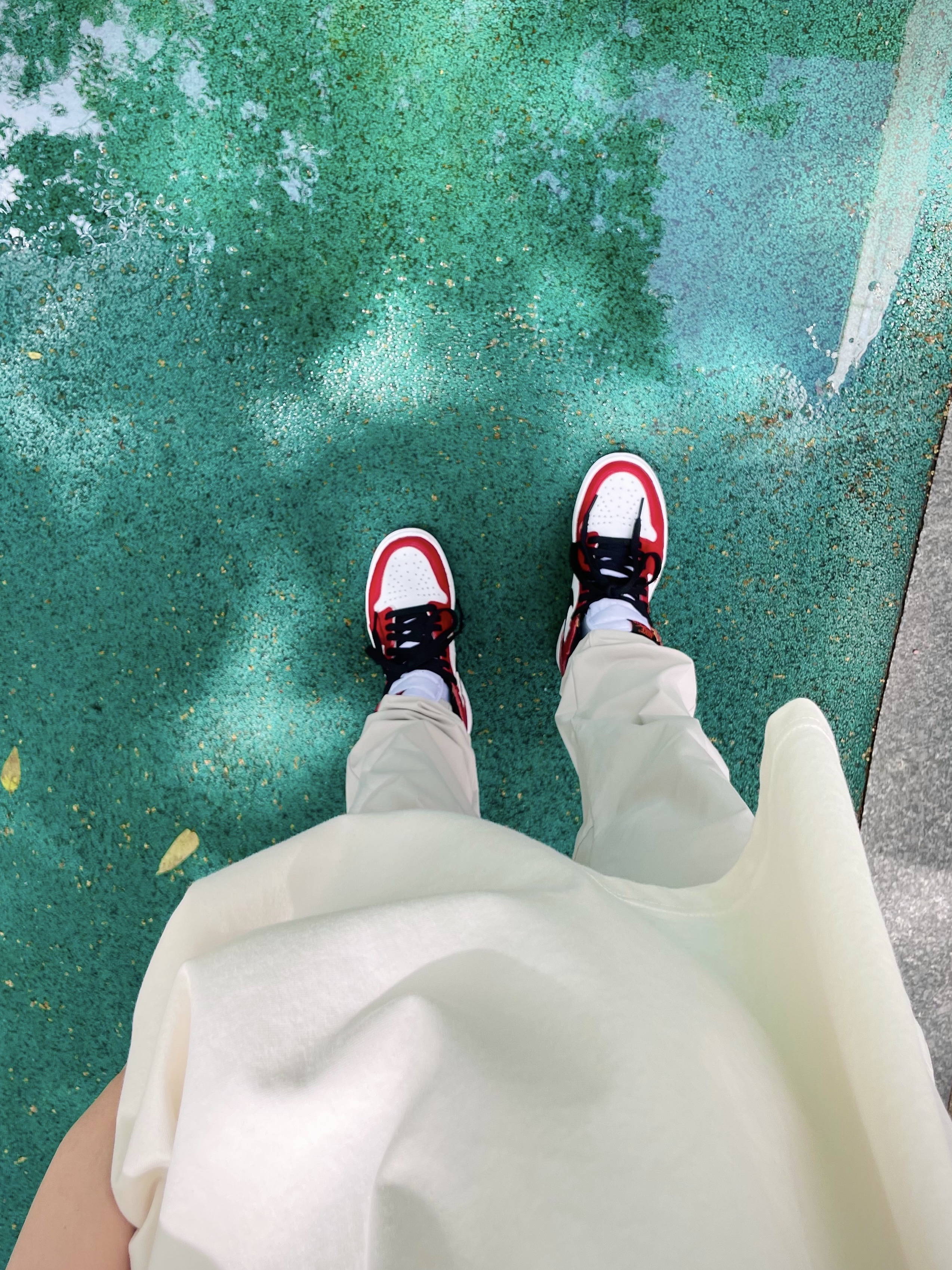 Jordan 1 Retro High OG Light Fusion Red 착용 스타일