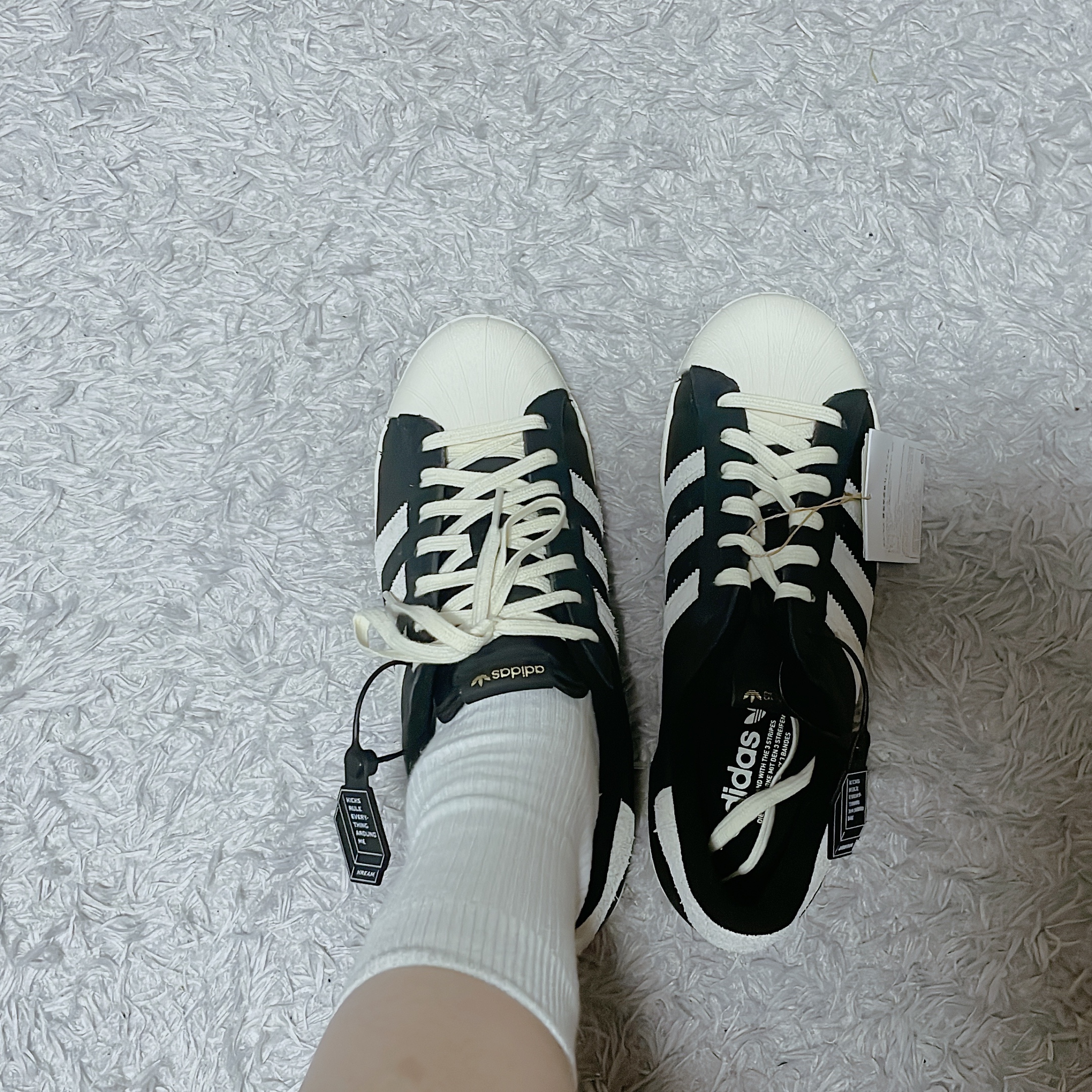 Adidas Superstar 82 Black White 착용 스타일