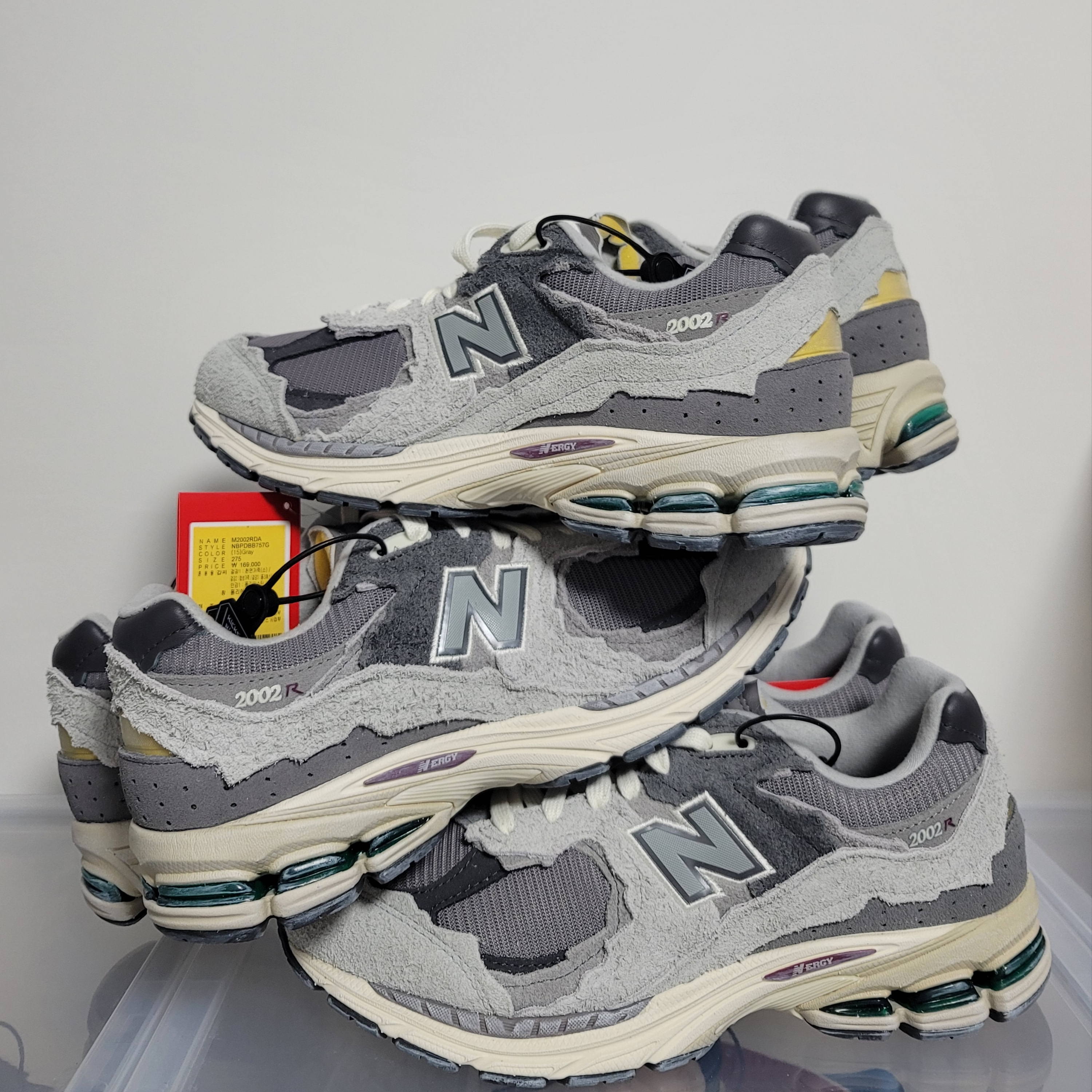 New Balance 2002R Protection Pack Rain Cloud 착용 스타일