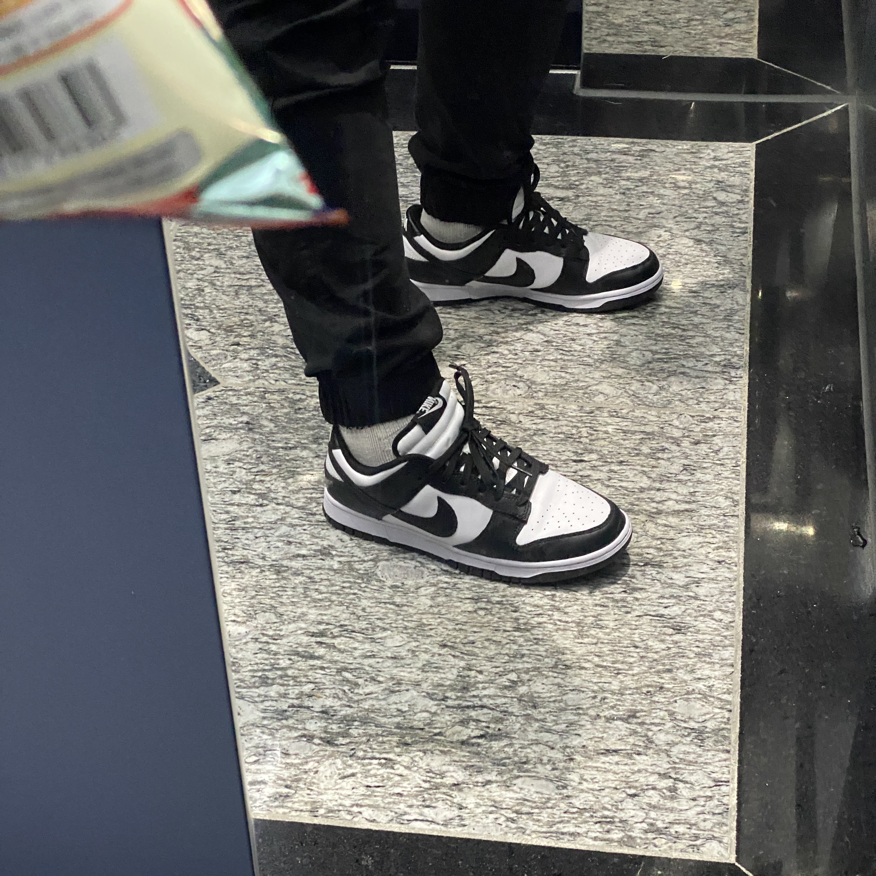 Nike Dunk Low Retro Black 착용 스타일 - 1