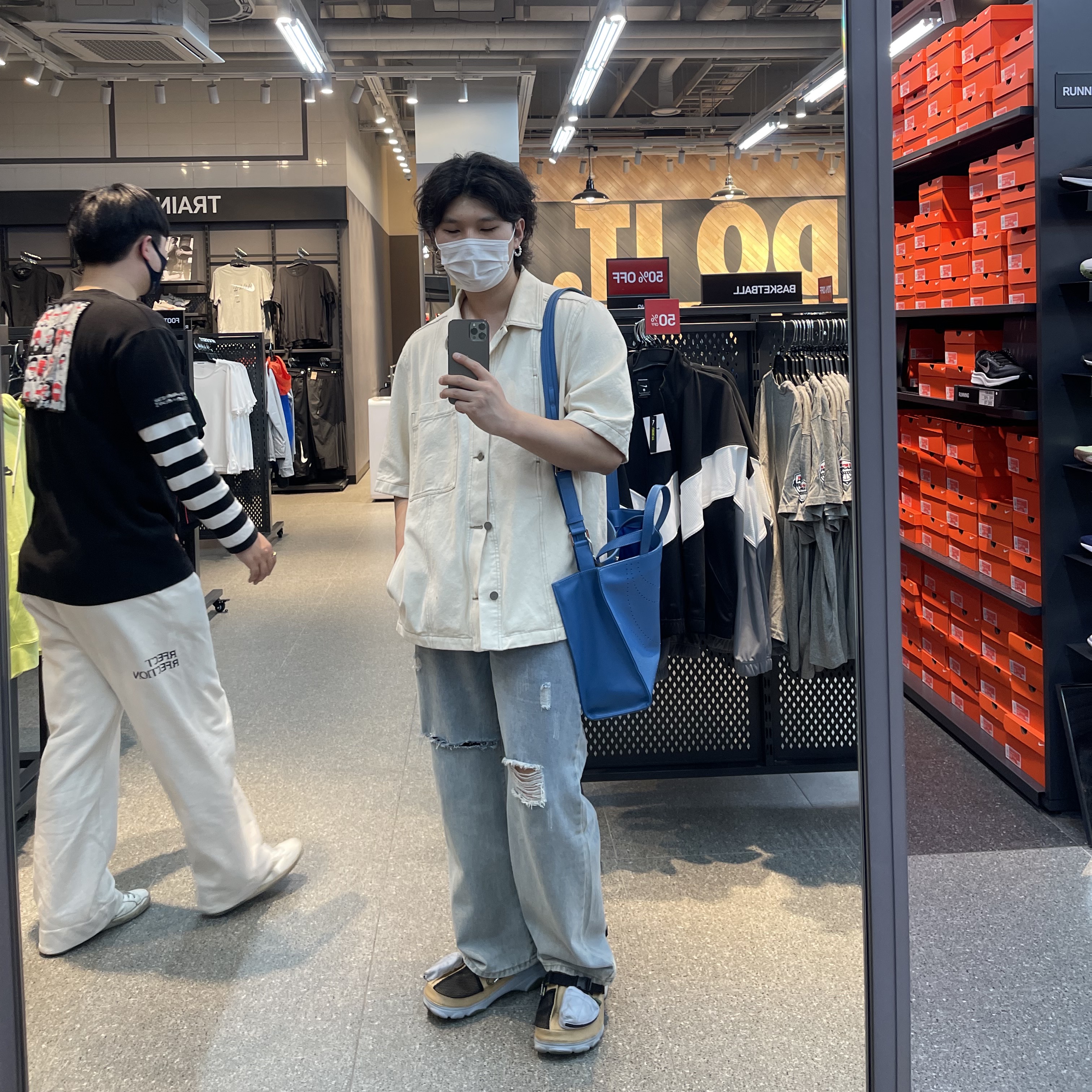 Crocs x Beams Classic All Terrain Mountain Parka Clog Beige 착용 스타일