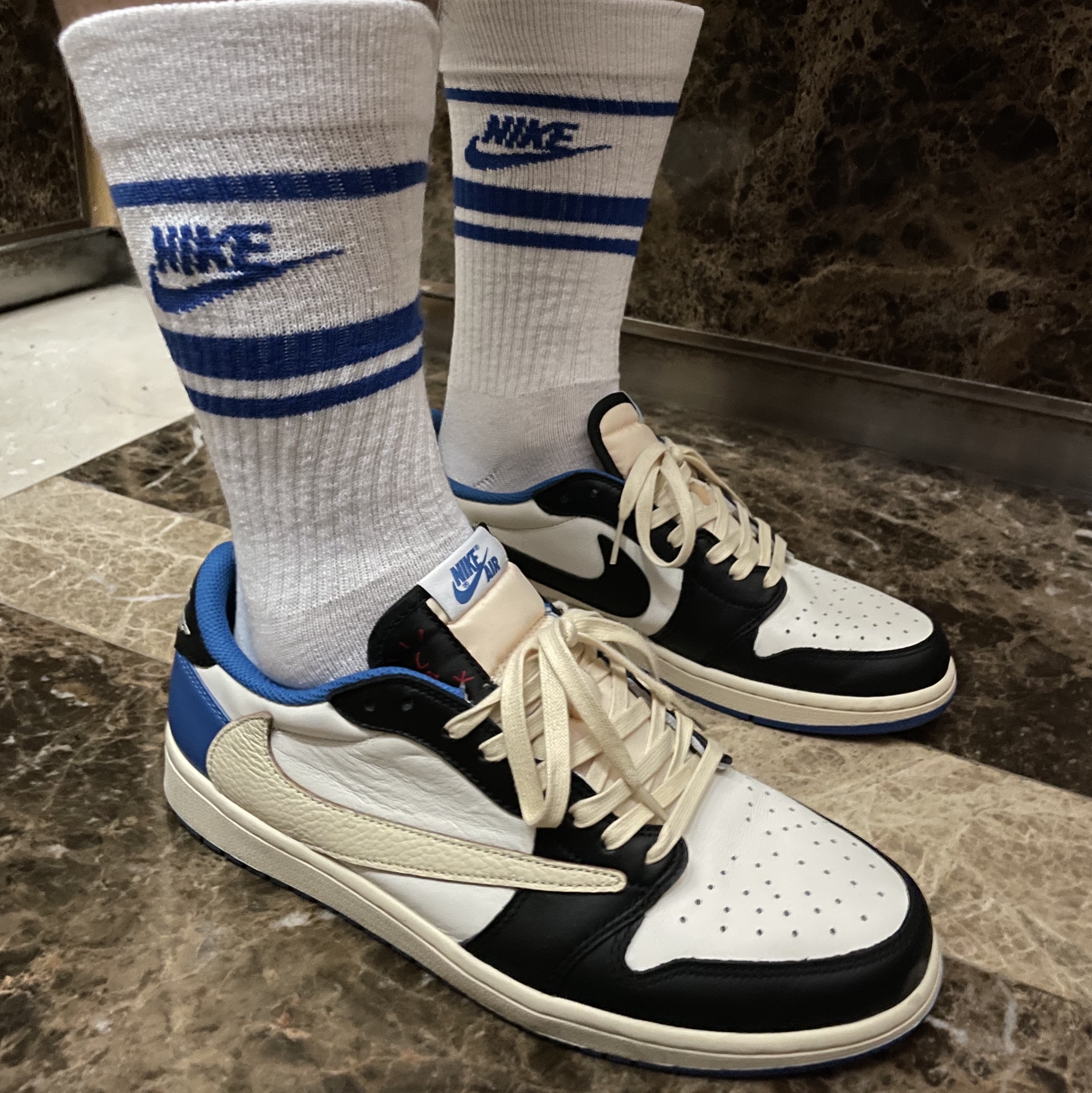 Jordan 1 x Travis Scott x Fragment Retro Low OG SP Military Blue, Nike ACG Cargo Shorts Black - Asia 착용 스타일 - 4