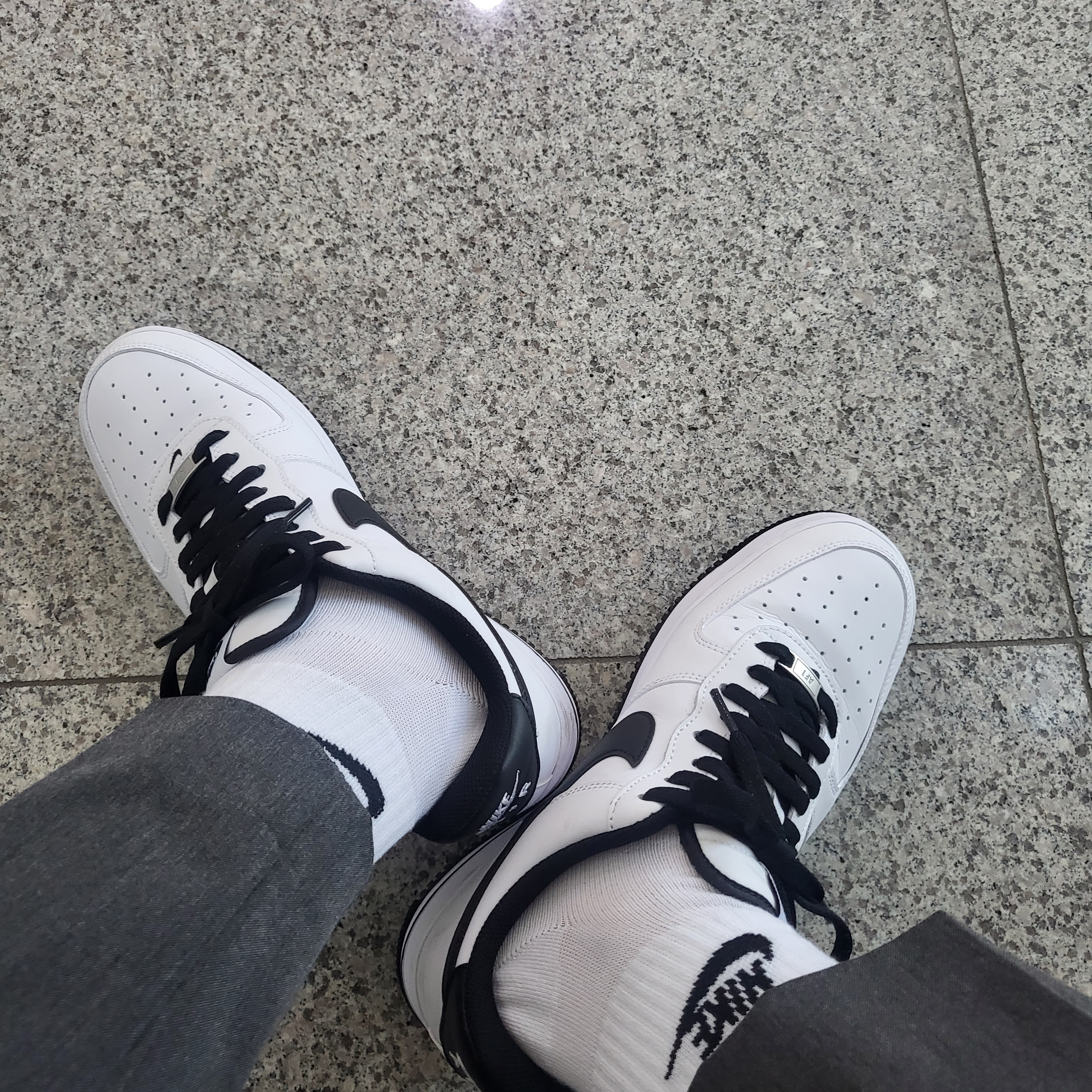 Nike Air Force 1 '07 White Black 착용 스타일