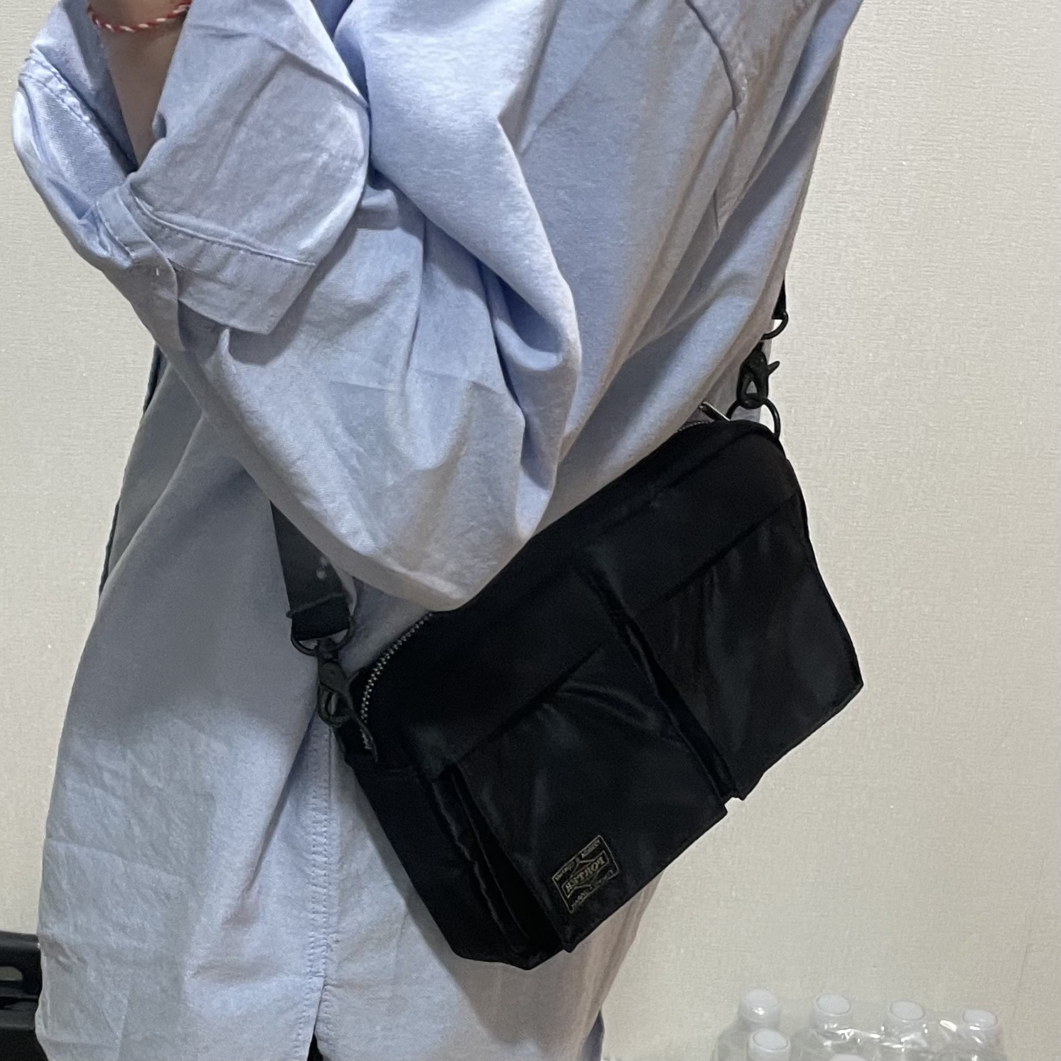 Porter Tanker Shoulder Bag Black 착용 스타일 - 1