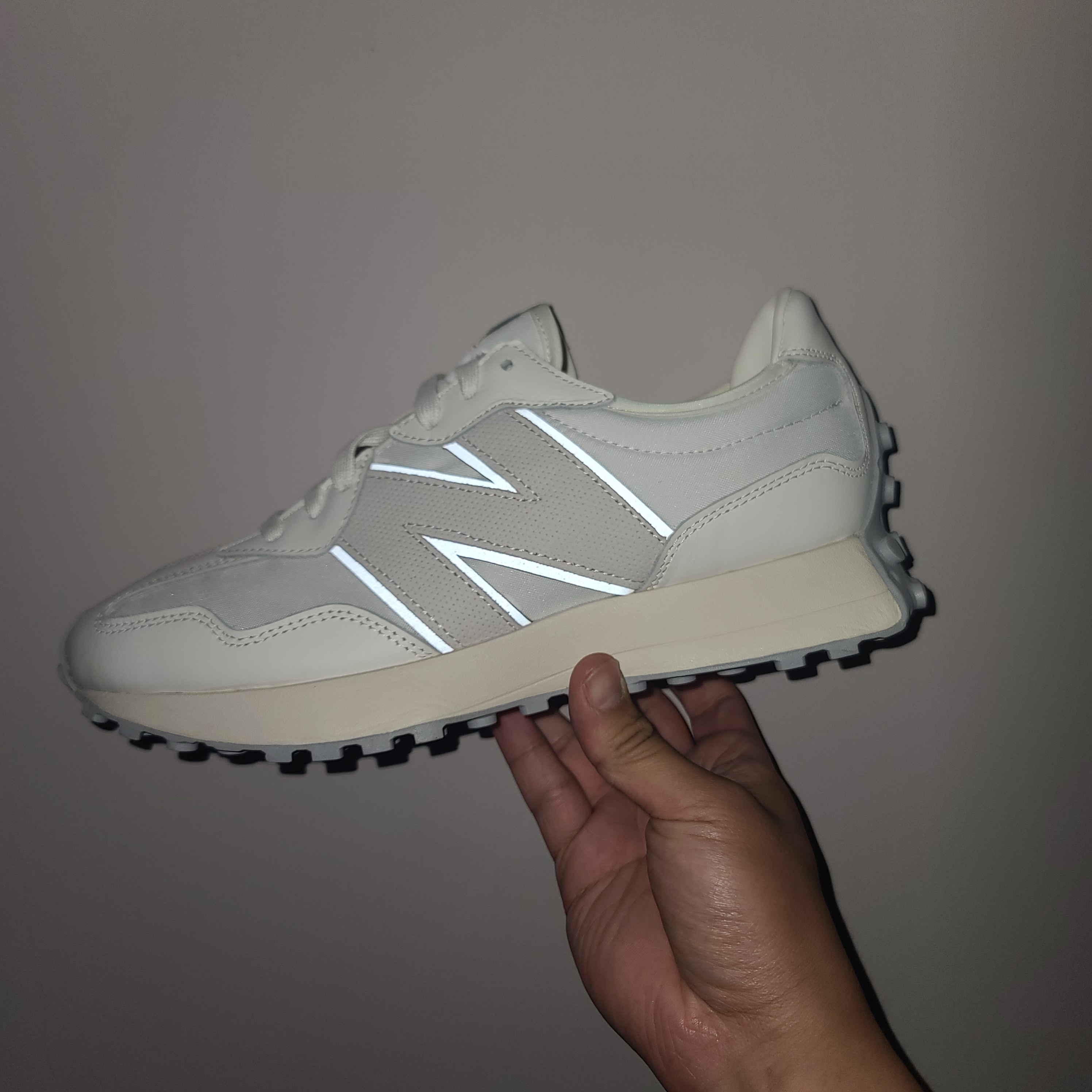 New Balance 327 Shifted White Pack 착용 스타일