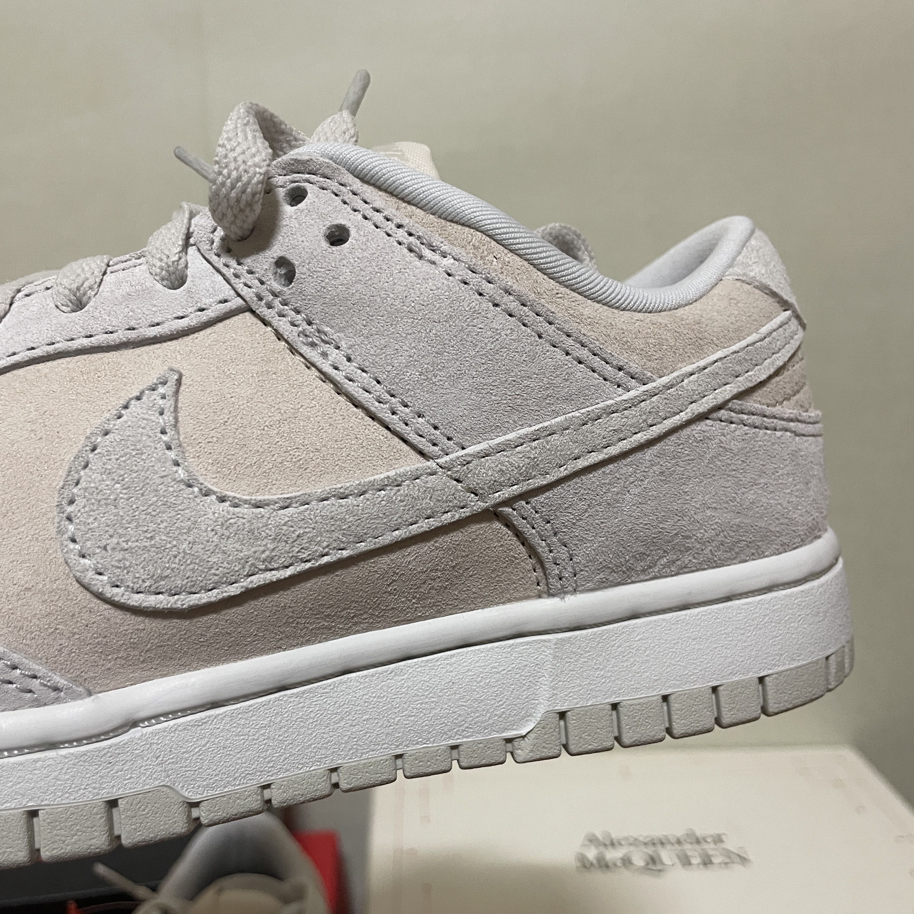 Nike Dunk Low Retro PRM Vast Grey 착용 스타일 - 3