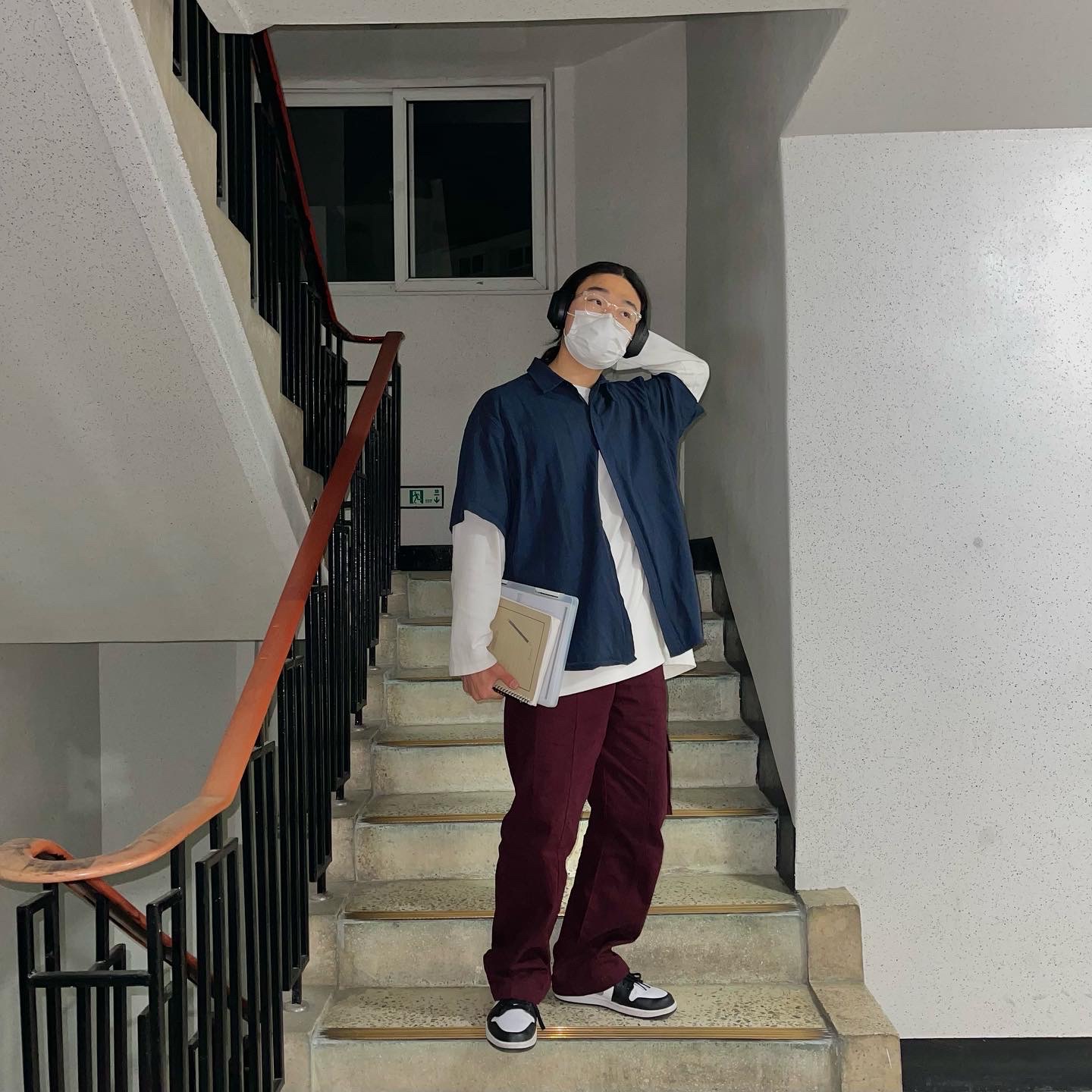 Jordan 1 Low Black Particle Grey 착용 스타일 - 1