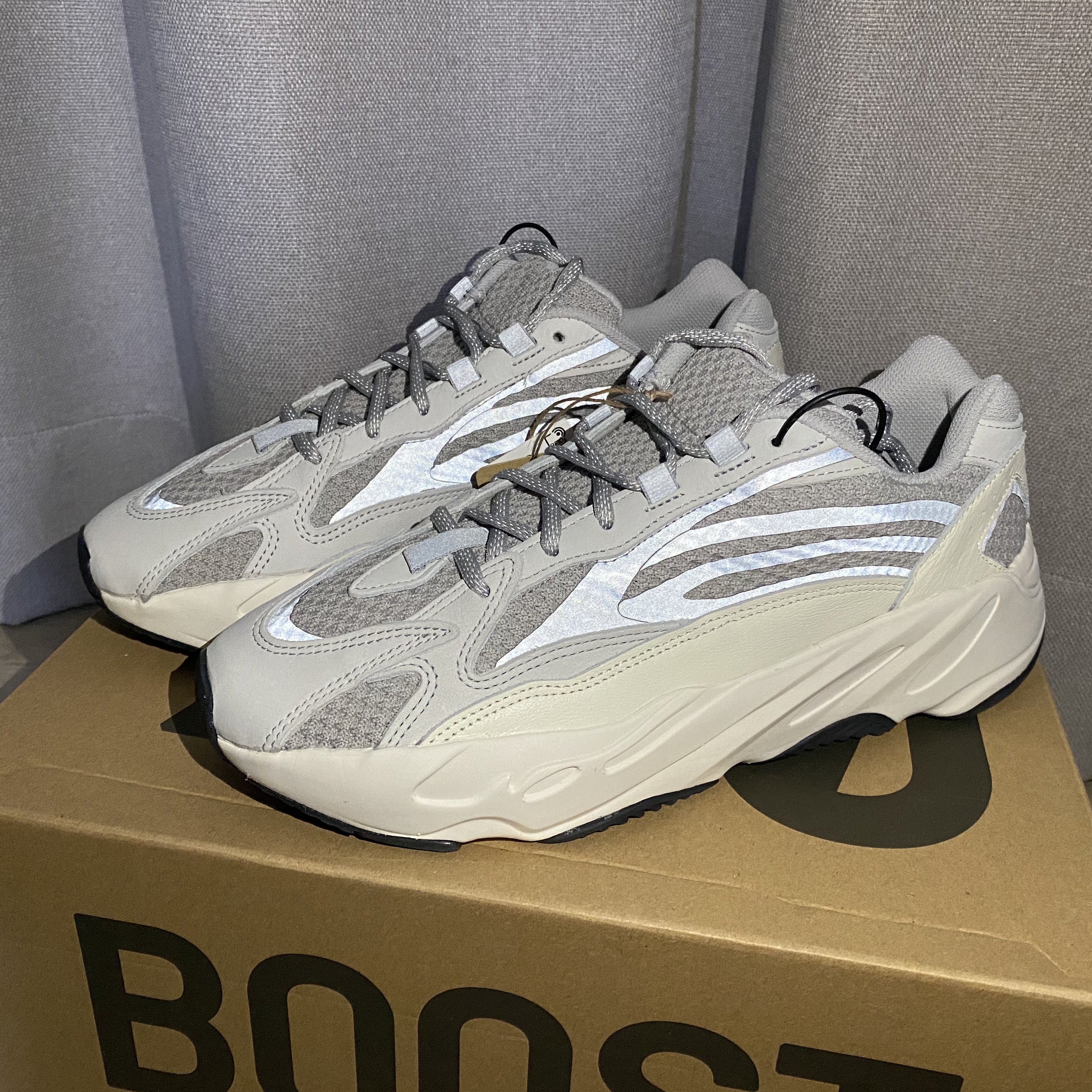 Adidas Yeezy Boost 700 V2 Static 2022 착용 스타일