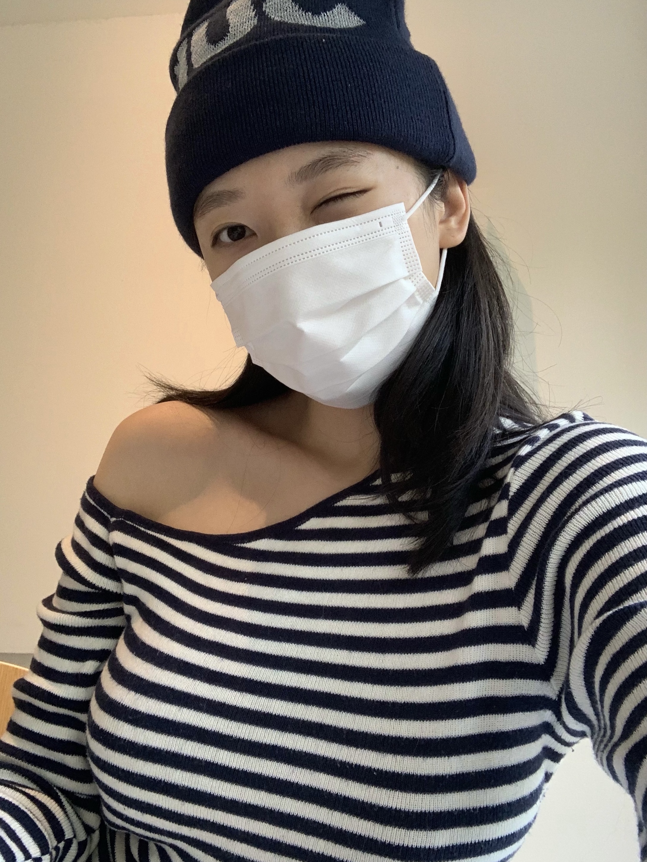 Supreme Big Logo Beanie Black 착용 스타일