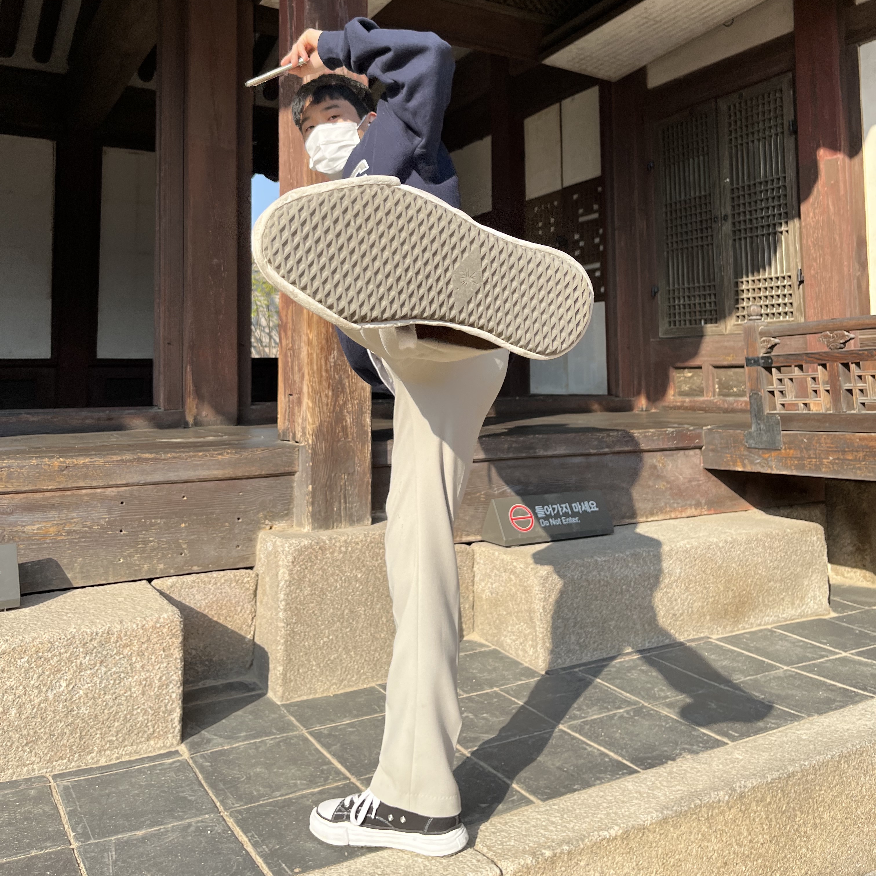Maison Mihara Yasuhiro Peterson OG Sole Canvas Low Sneakers Black 착용 스타일