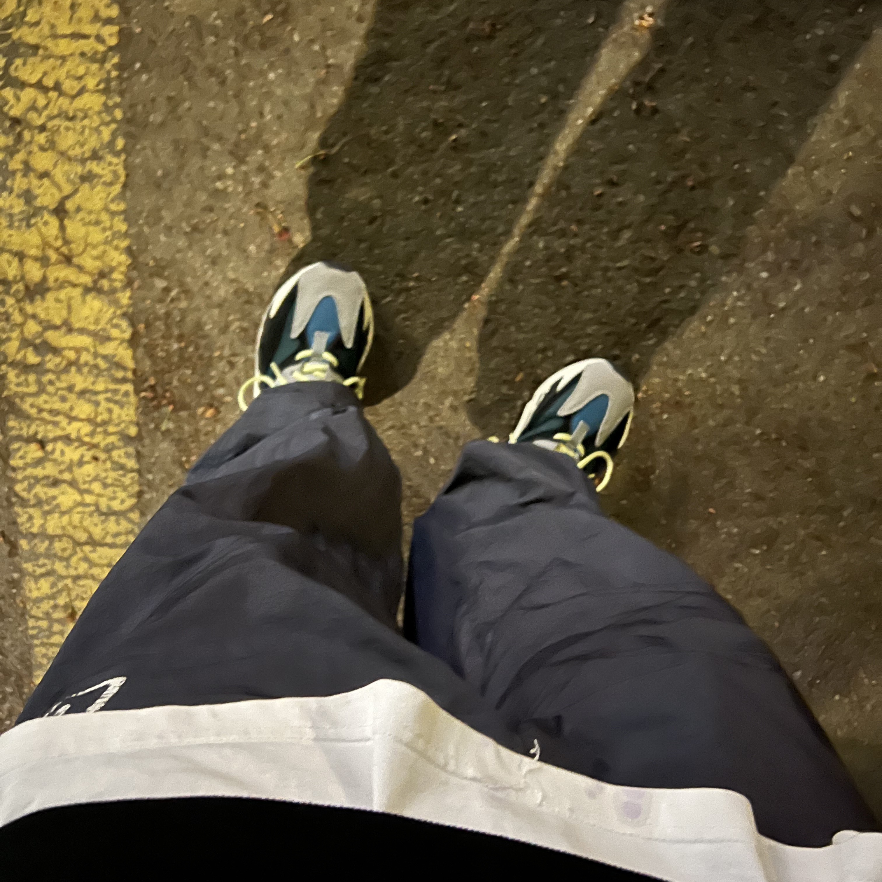 Adidas Yeezy Boost 700 Wave Runner Solid Grey 2021/2022 착용 스타일