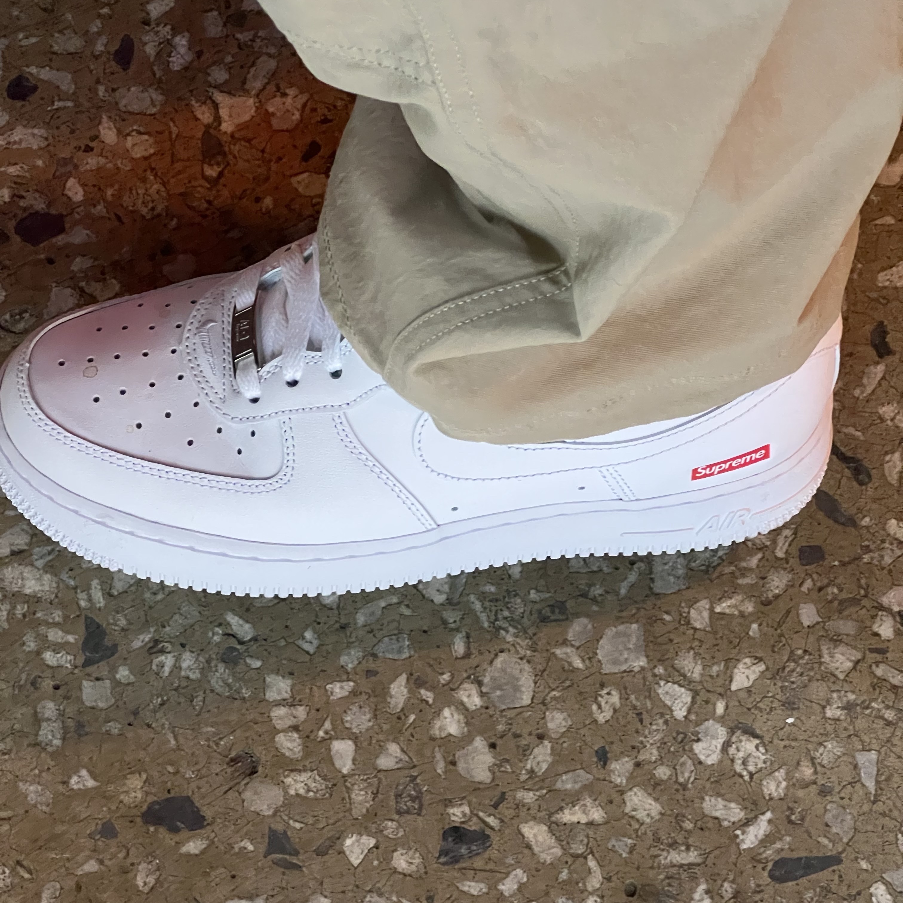 Nike x Supreme Air Force 1 Low White 착용 스타일