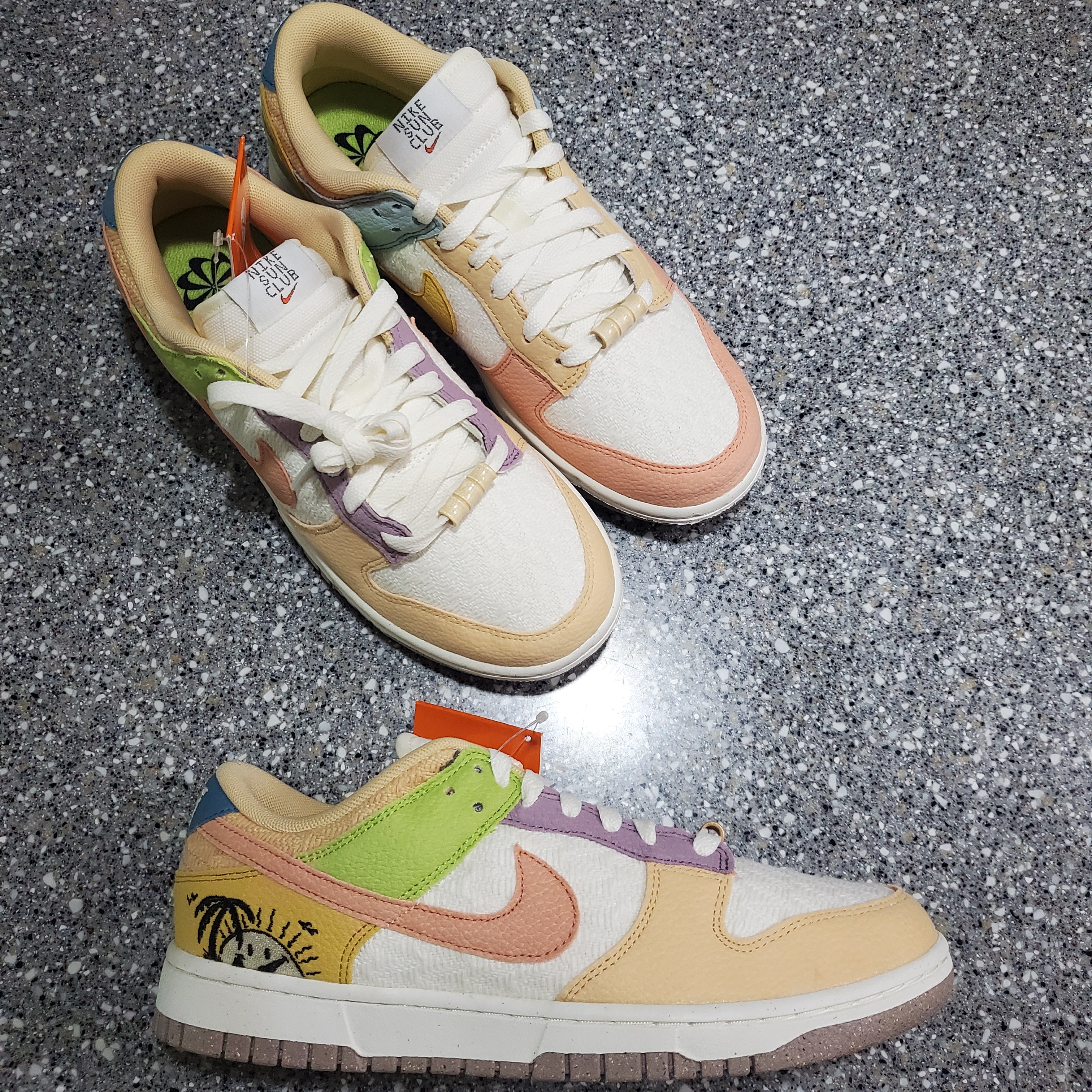 (W) Nike Dunk Low SE Sun Club Sanded Gold 착용 스타일 - 2