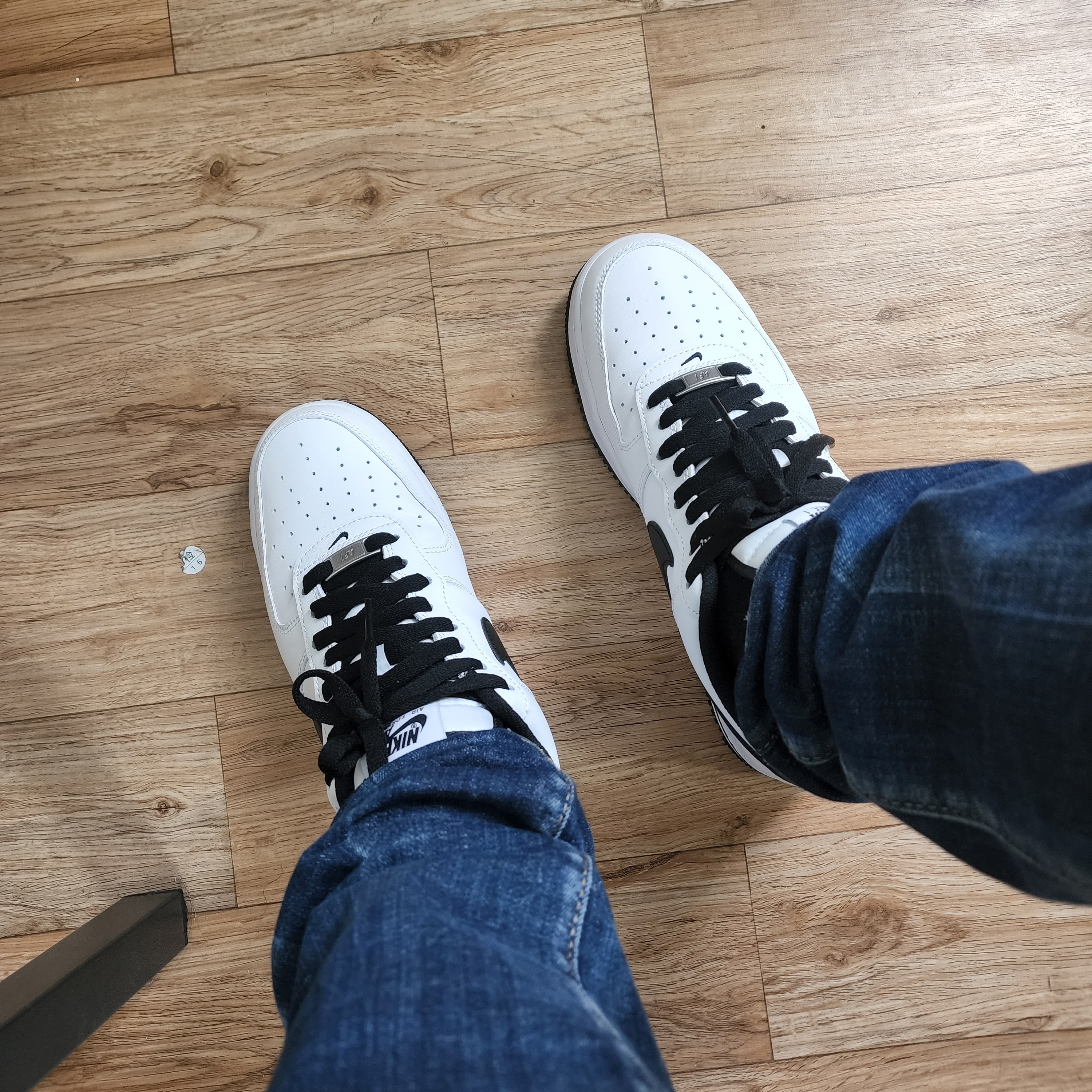 Nike Air Force 1 '07 White Black 착용 스타일