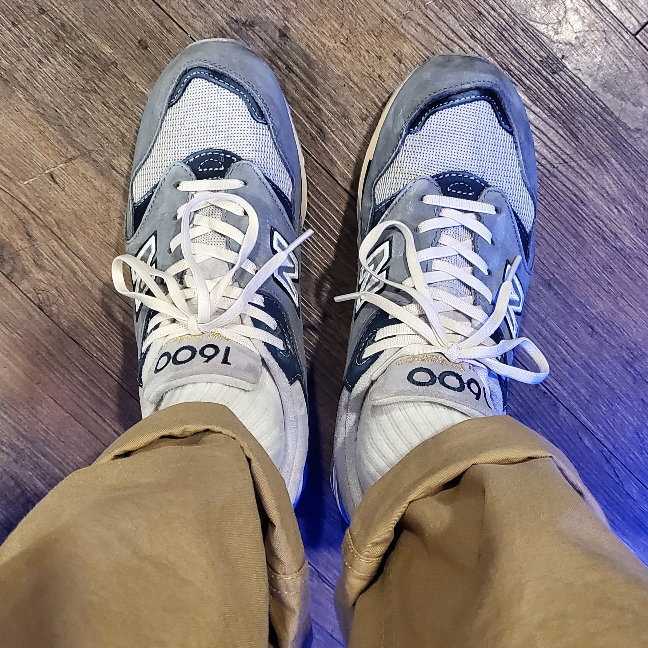 New Balance 1600 Premium Vintage Grey 착용 스타일