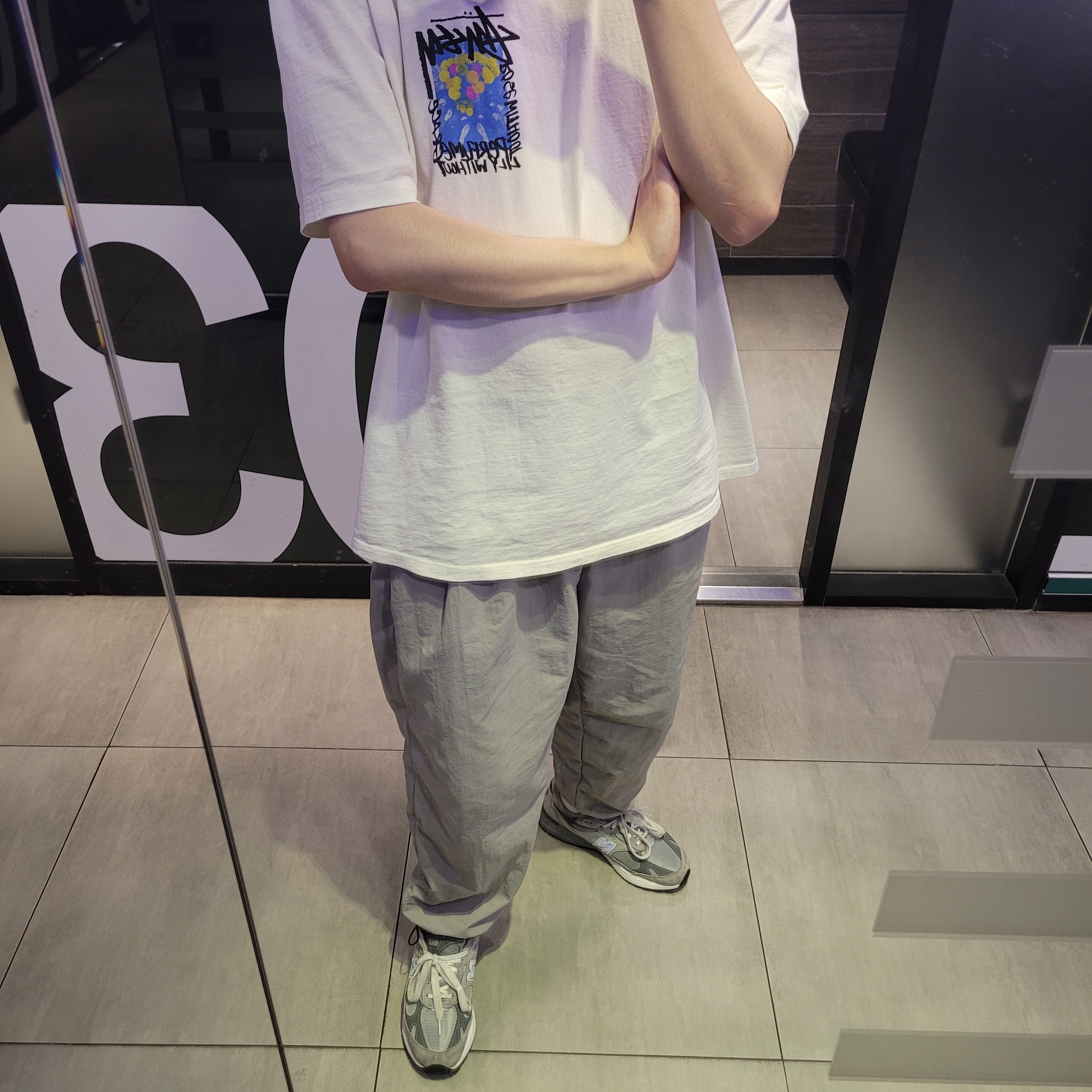 Stussy Camellias Pig. Dyed T-Shirt Natural, New Balance 993 Made in USA Grey - D Standard 착용 스타일