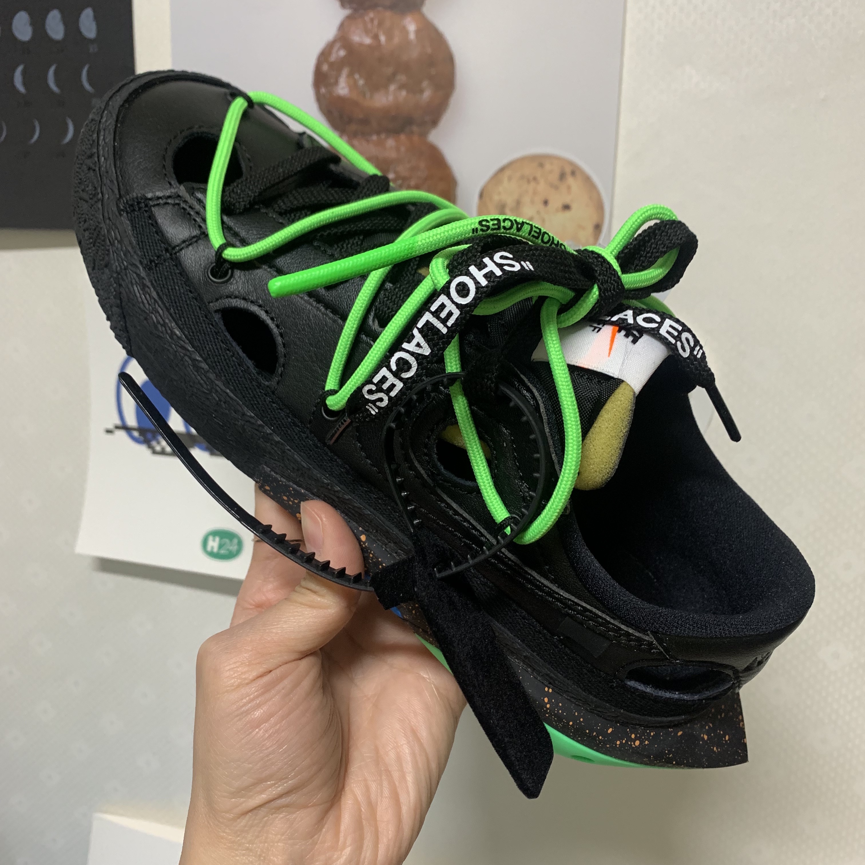 Nike x Off-White Blazer Low '77 Black and Electro Green 착용 스타일 - 4