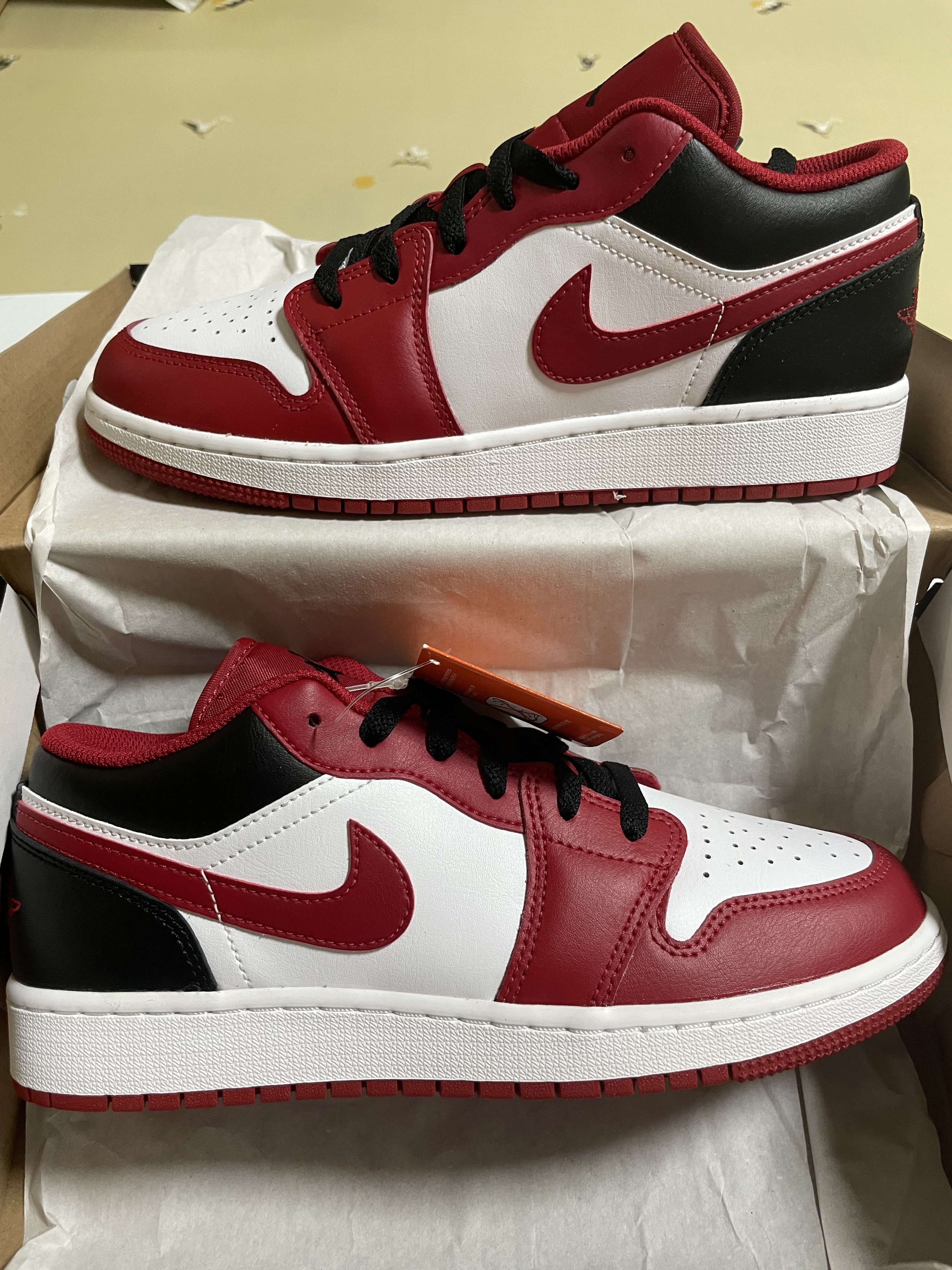 (GS) Jordan 1 Low White Gym Red Black 착용 스타일