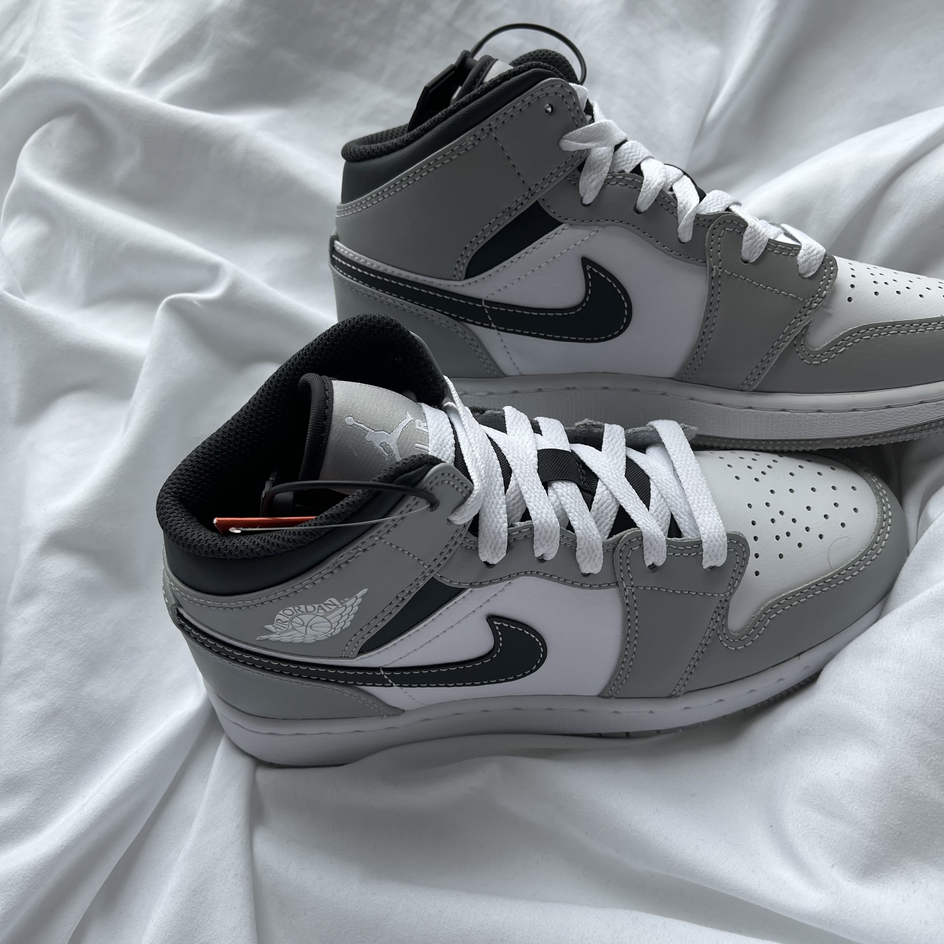 (GS) Jordan 1 Mid Light Smoke Grey Anthracite, Jordan 1 Mid Light Smoke Grey Anthracite 착용 스타일