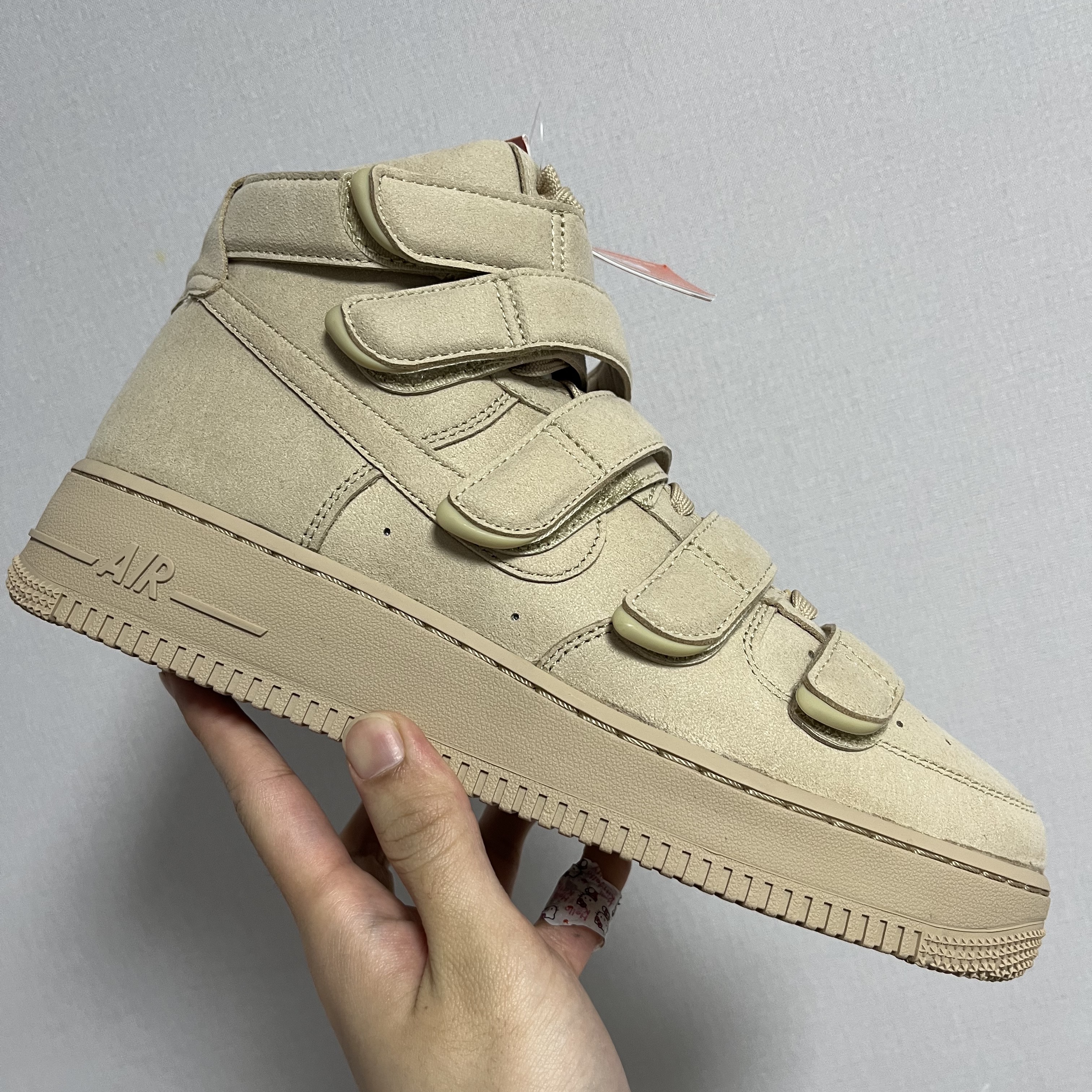 Nike x Billie Eilish Air Force 1 High '07 SP Mushroom 착용 스타일 - 2